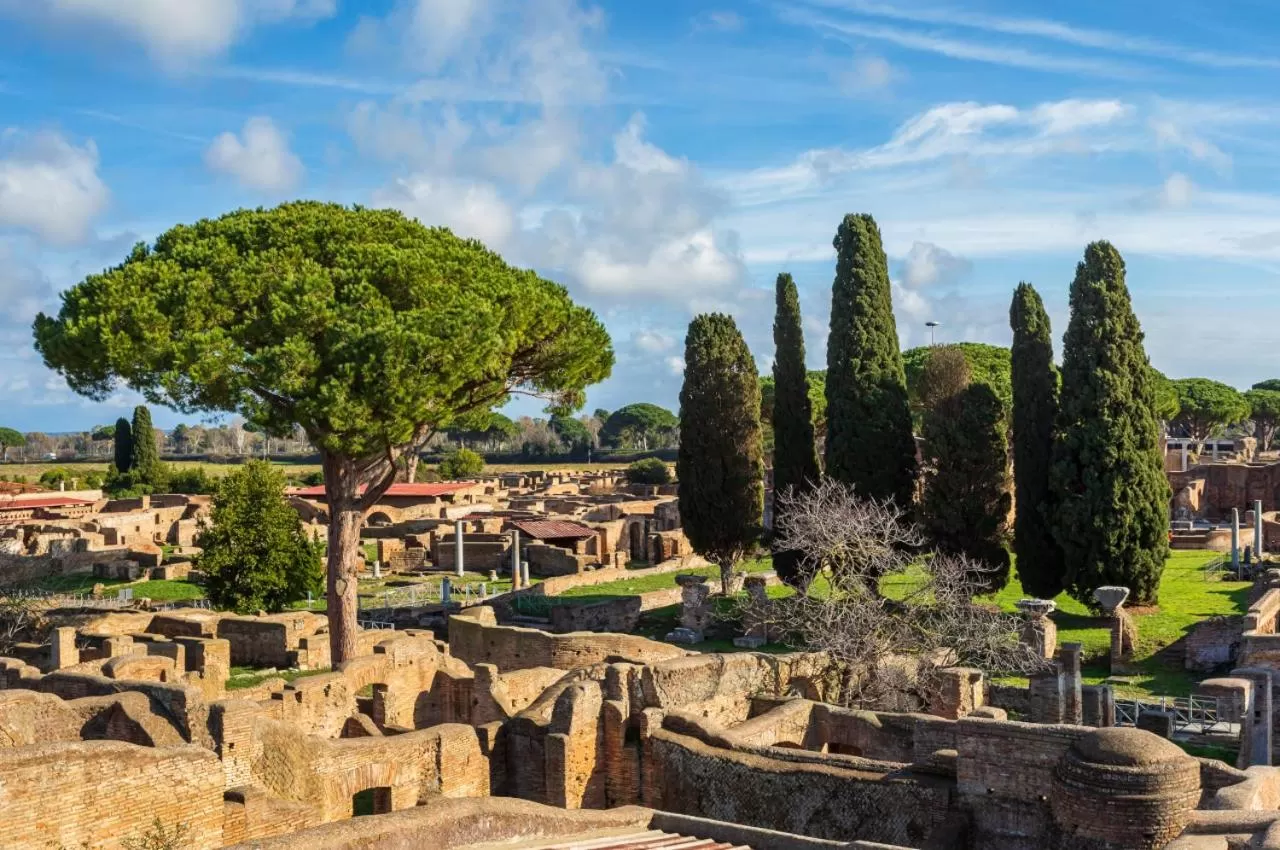 Landmark view in Smy Aran Blu Roma Mare