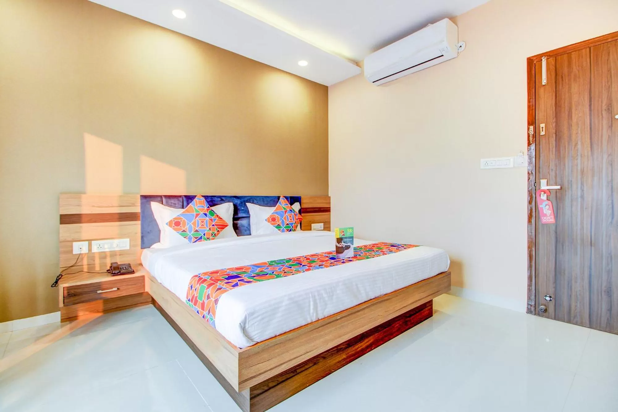 Bedroom, Bed in FabHotel 7th Crossing Malviya Nagar