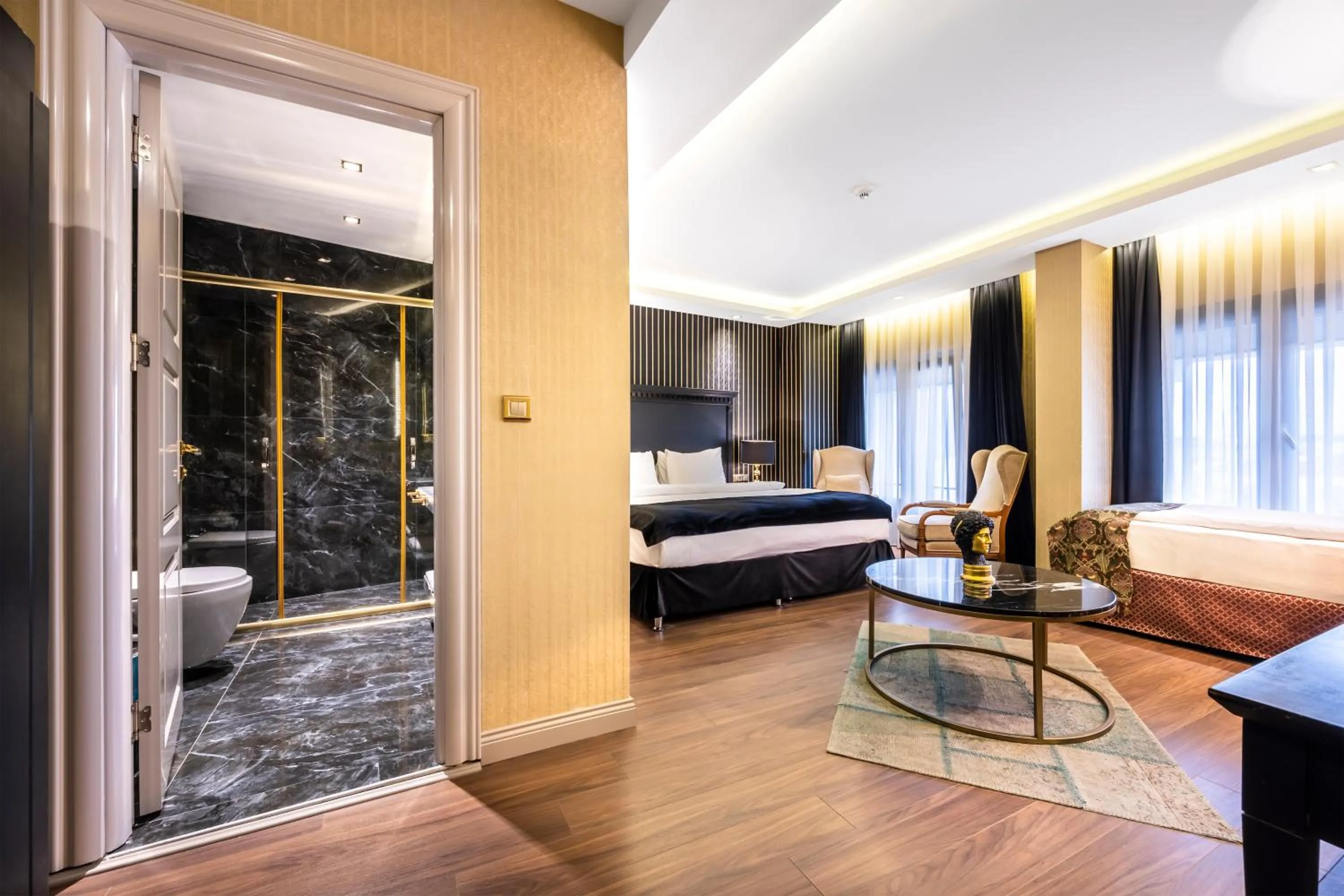 Bed in Golden Gate Hotel Topkapı