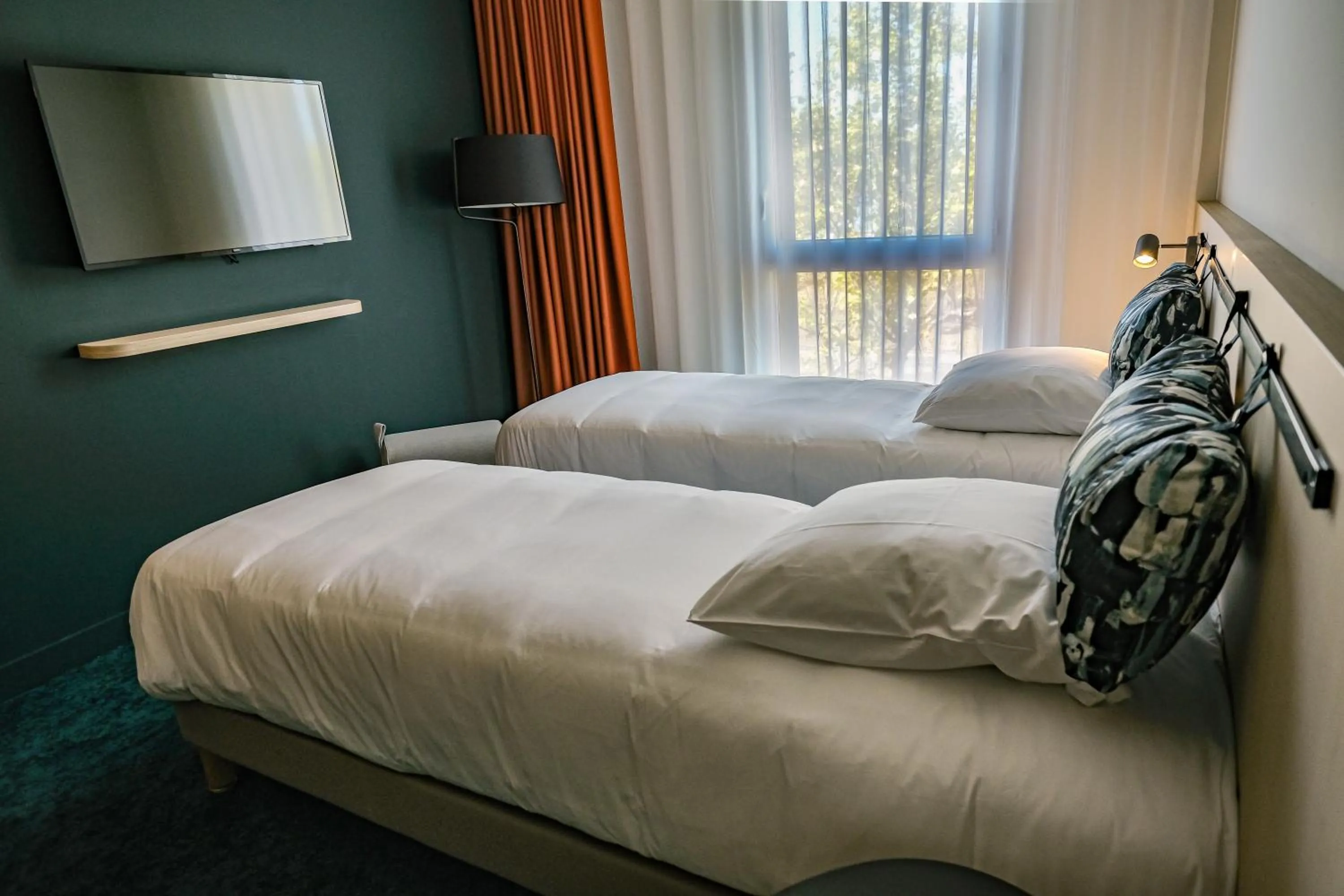 Photo of the whole room, Bed in ibis Styles Bordeaux Lac Bruges