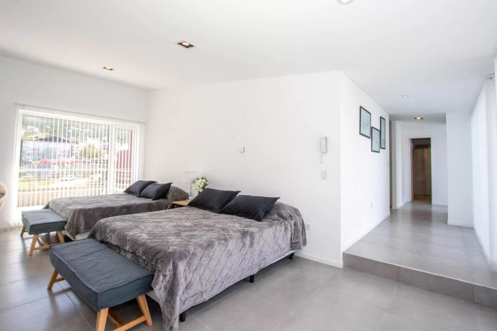 Bed, Seating Area in De la Costa Apartamentos