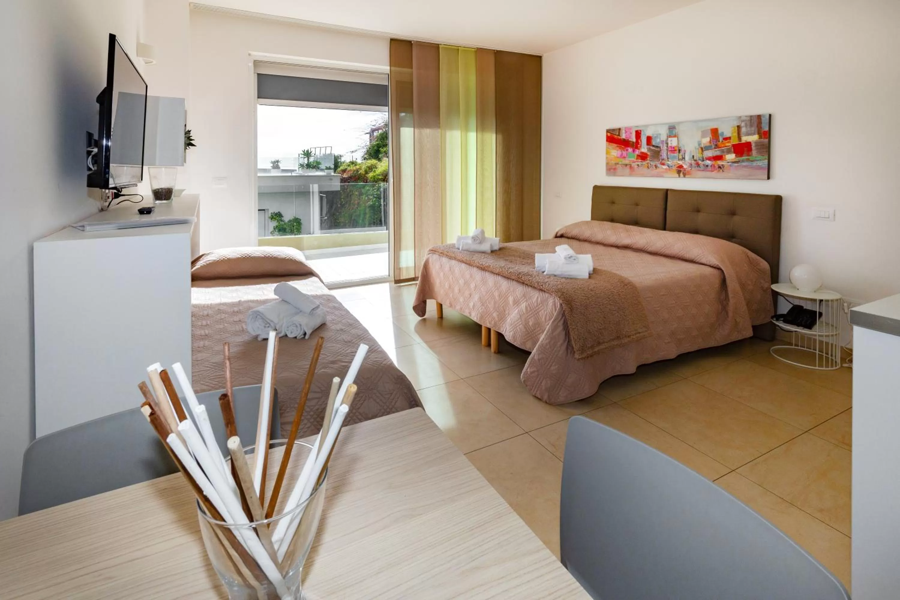 Balcony/Terrace, Bed in Zeus Hotel - Aparthotel - Meeting & Congress