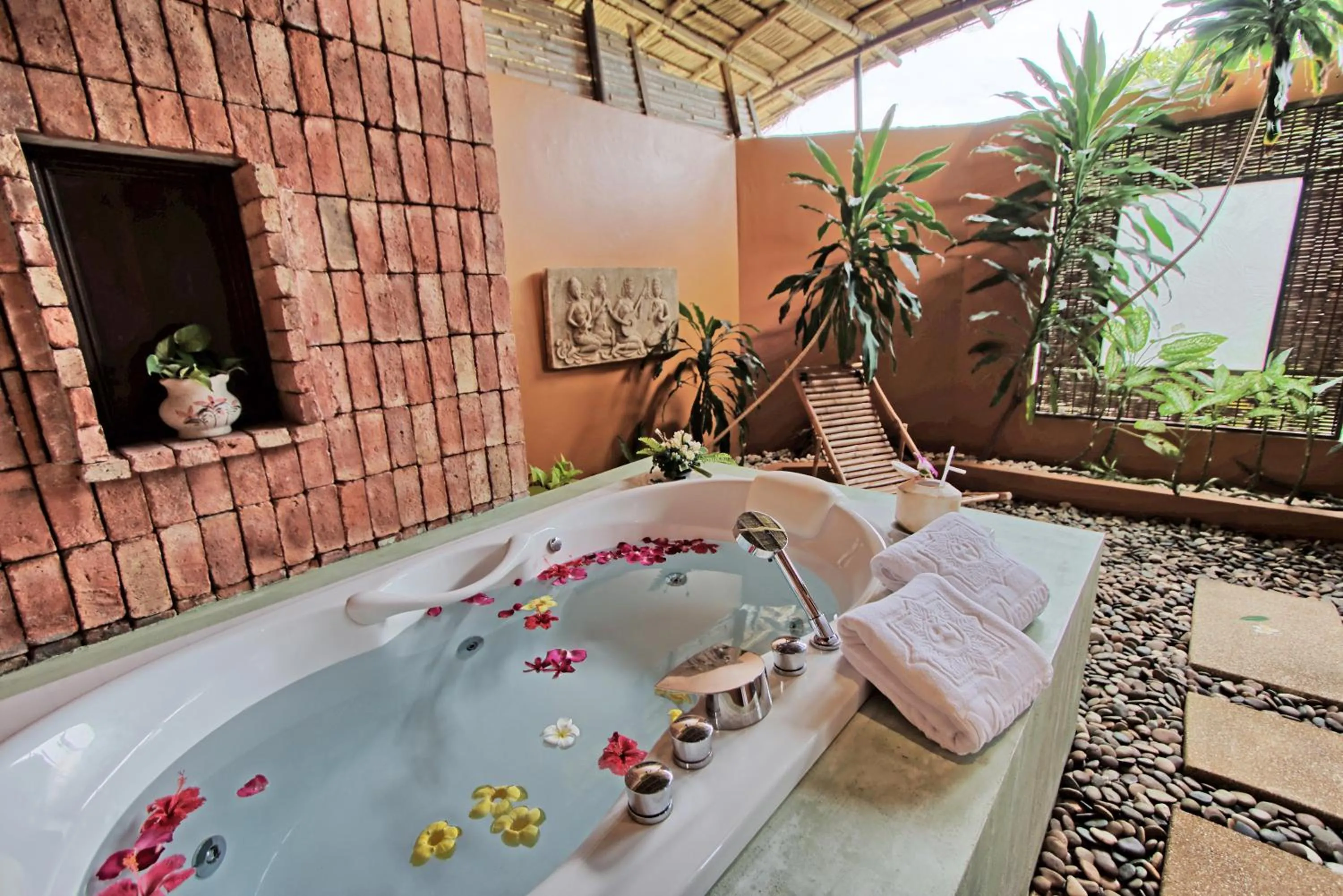 Hot Tub in Mangosteen Ayurveda & Wellness Resort - SHA Plus
