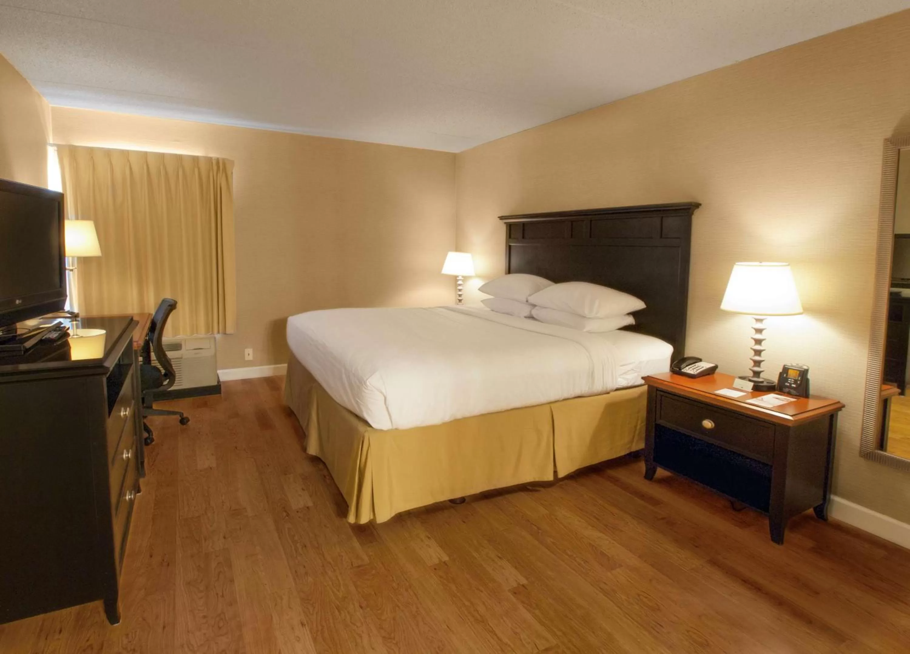 Two-Bedroom Suite with King Bed in DoubleTree by Hilton Buffalo-Amherst