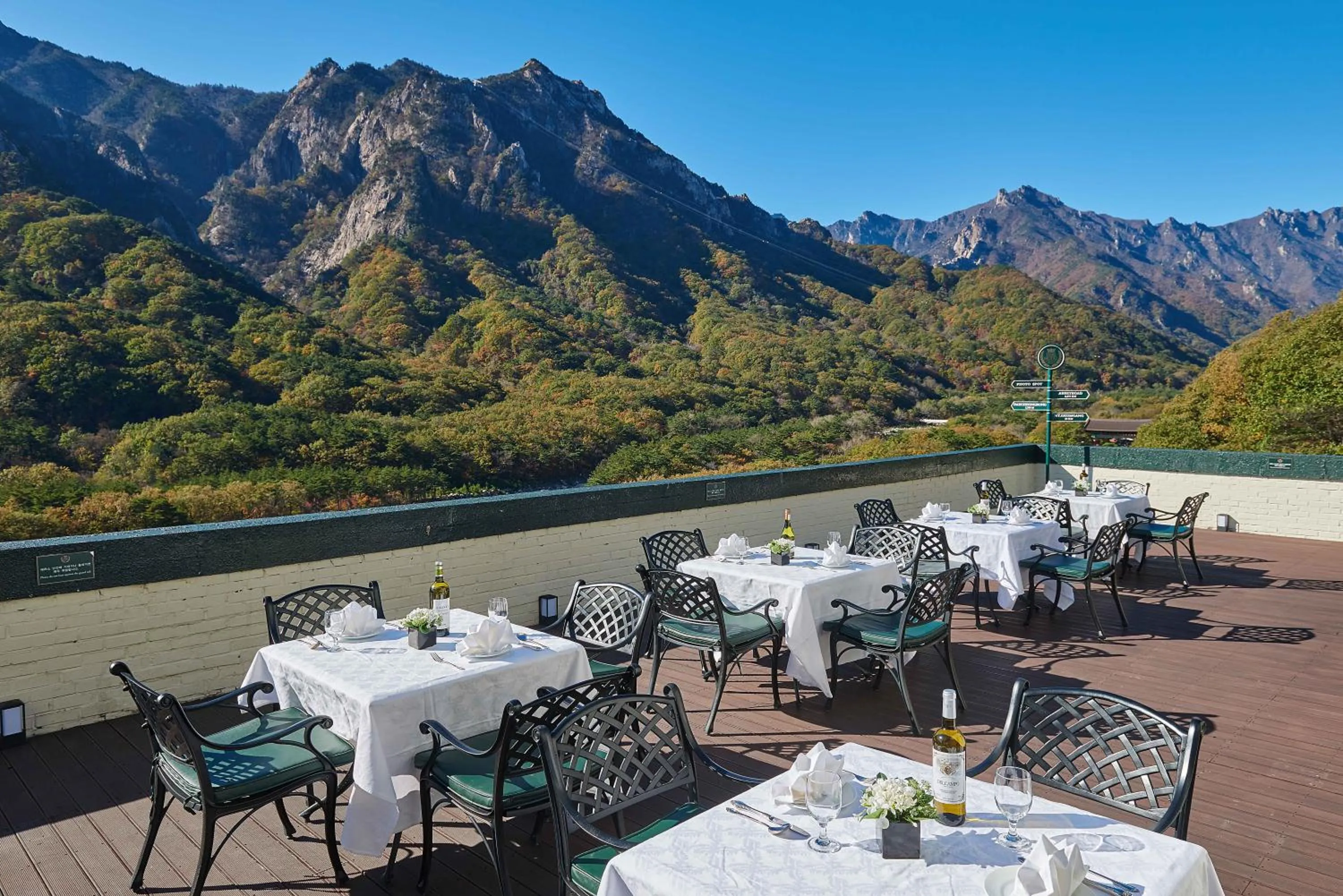 Restaurant/places to eat in KensingtonHotel Seorak