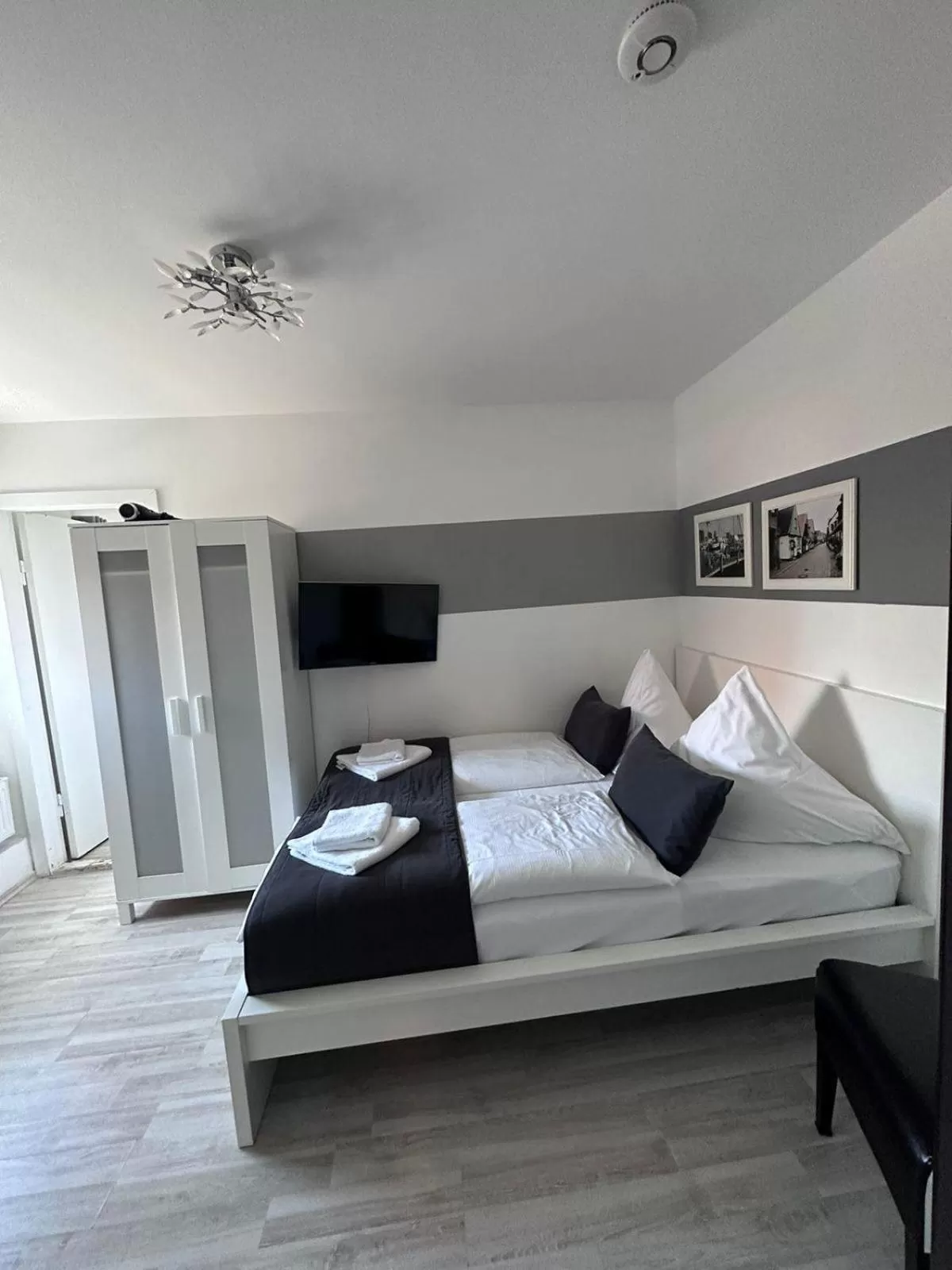 Bed in Hotel Deutscher Hof