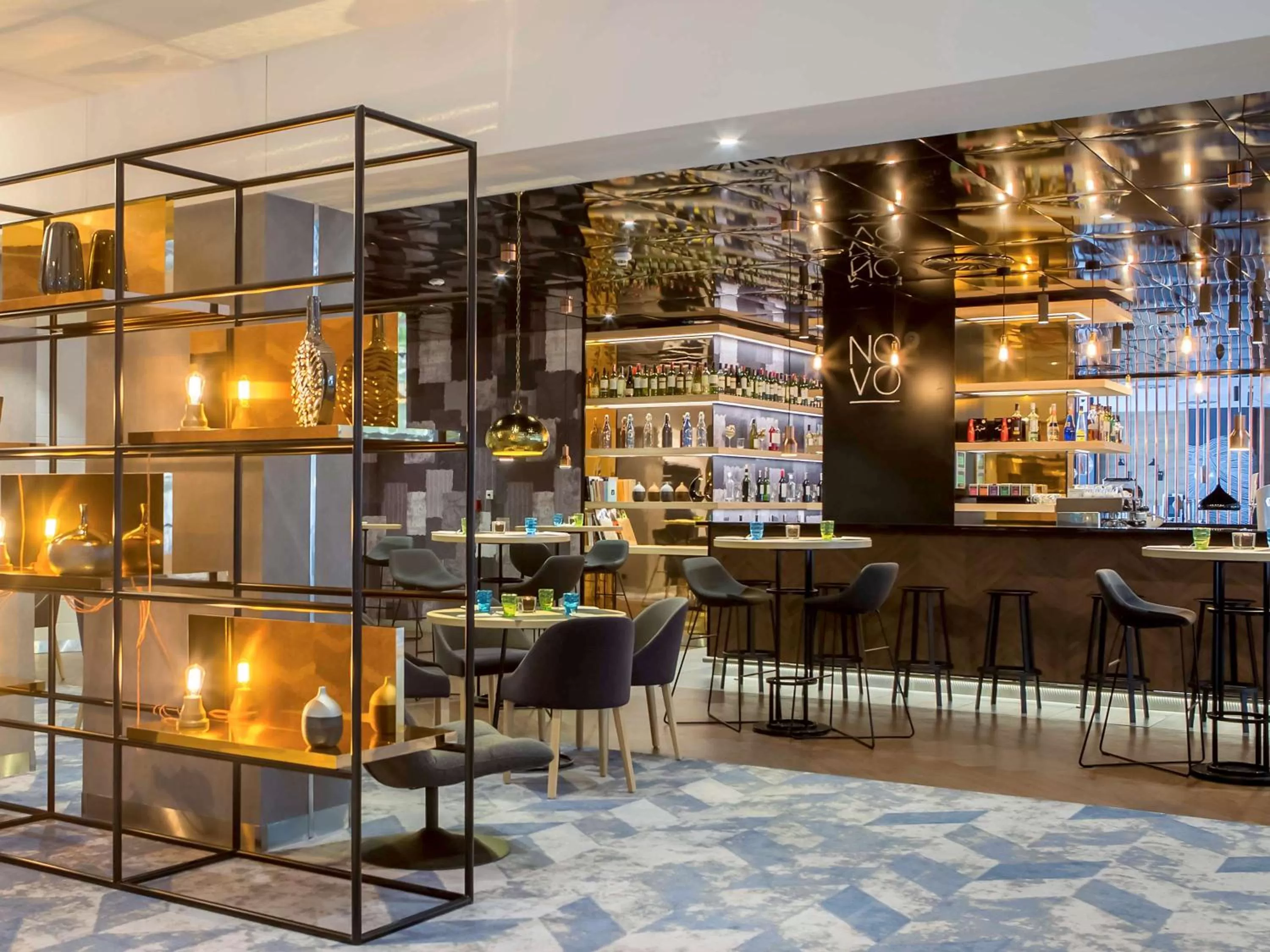 Lounge or bar in Novotel Szczecin Centrum