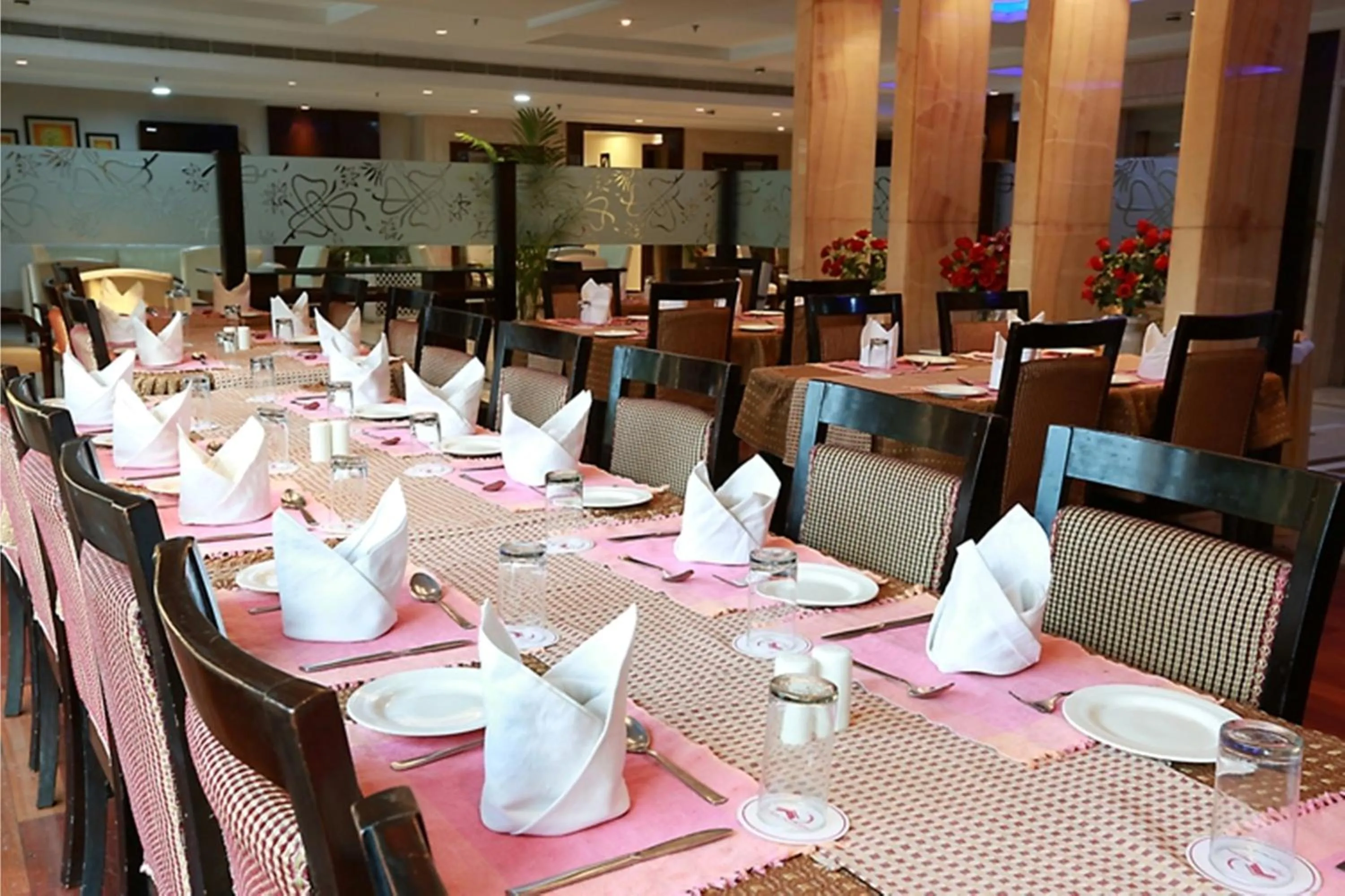Restaurant/places to eat in Hotel Airport Residency