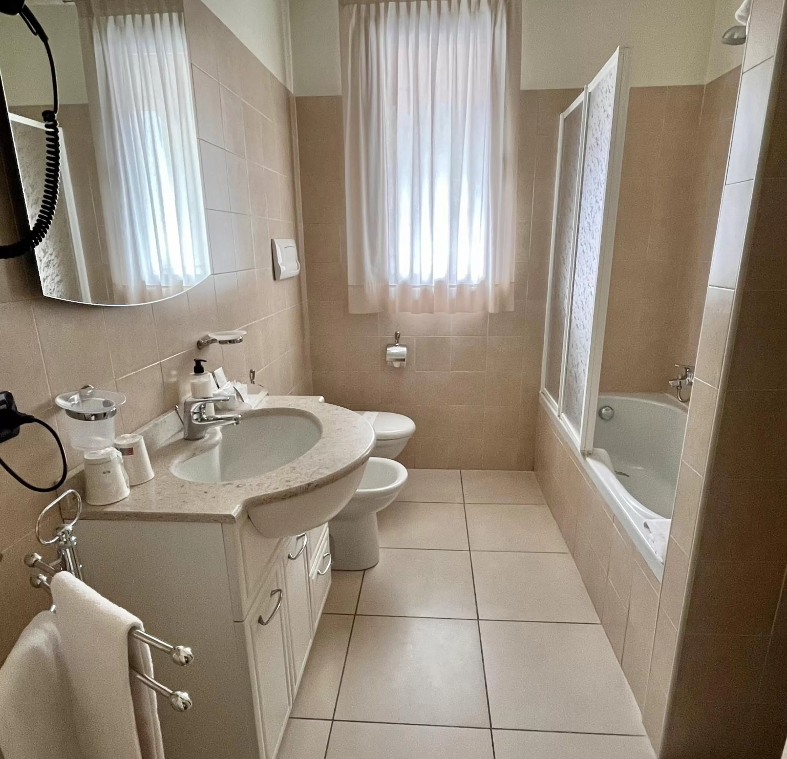 Shower in Hotel Lovere Resort & Spa