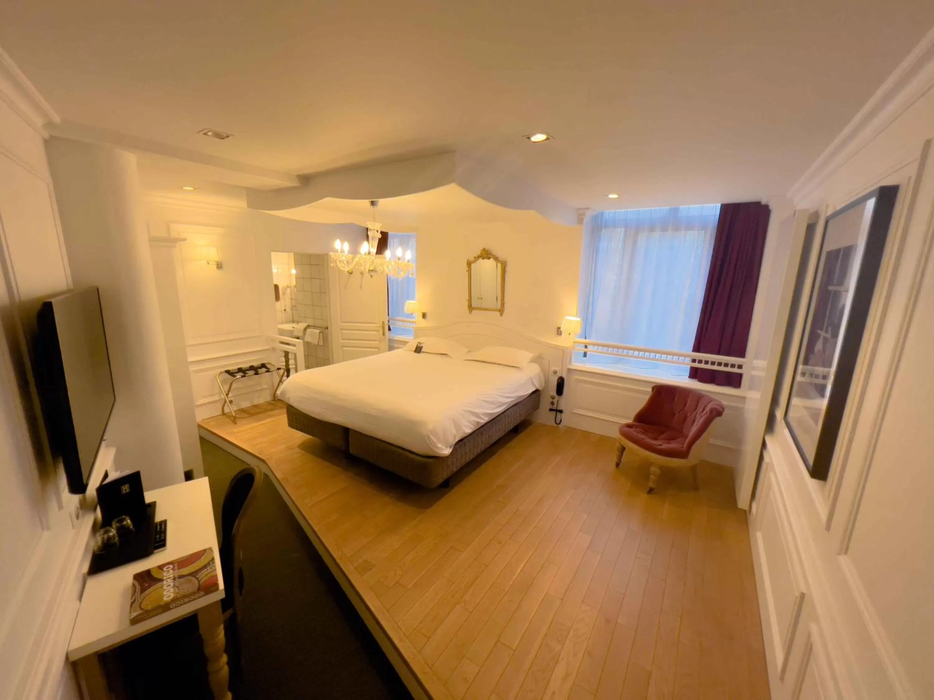 Bedroom, Bed in Le Magic Hall