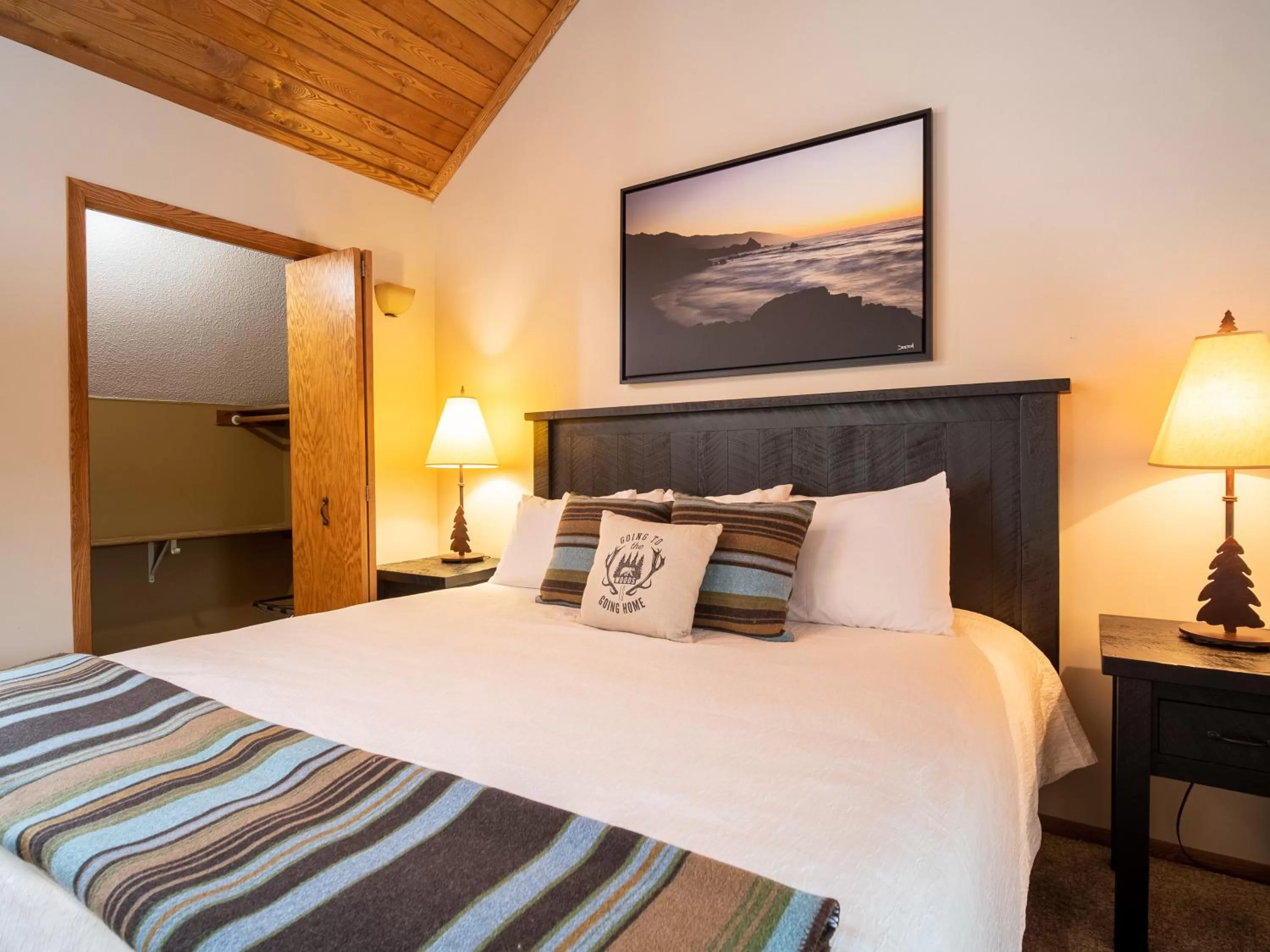 Bed in Caribou Highlands Lodge