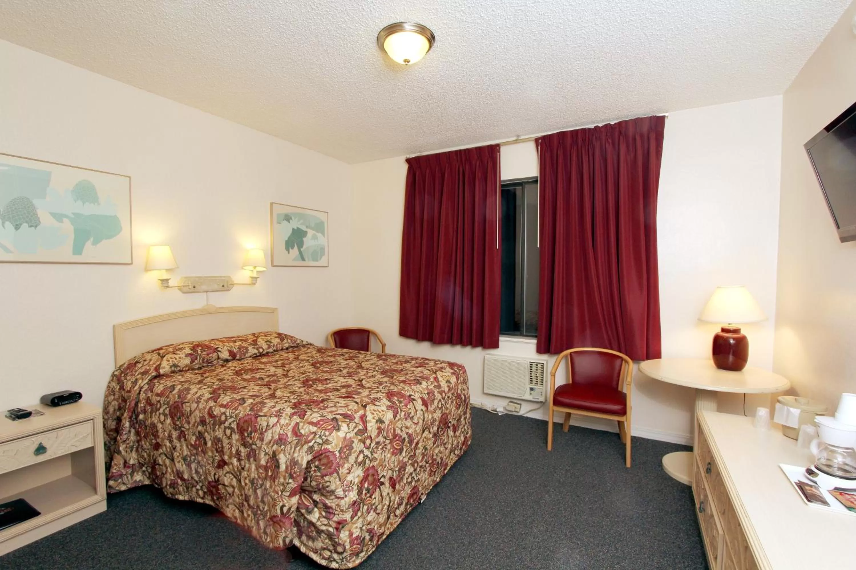 Bedroom, Bed in Winners Inn Casino