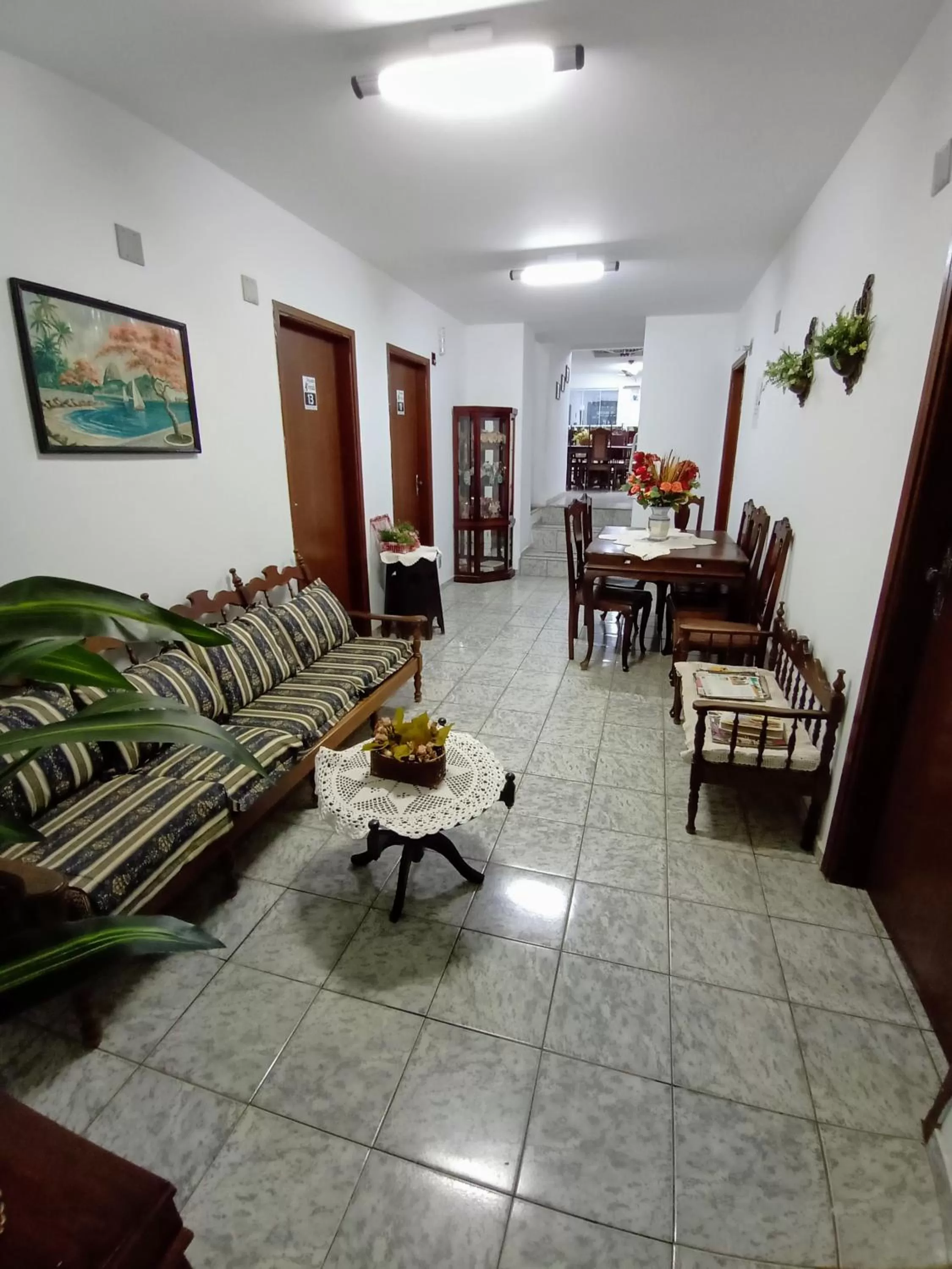 Living room, Restaurant/Places to Eat in Pousada Alvorada Brotas - e agendamento das atividades turísticas