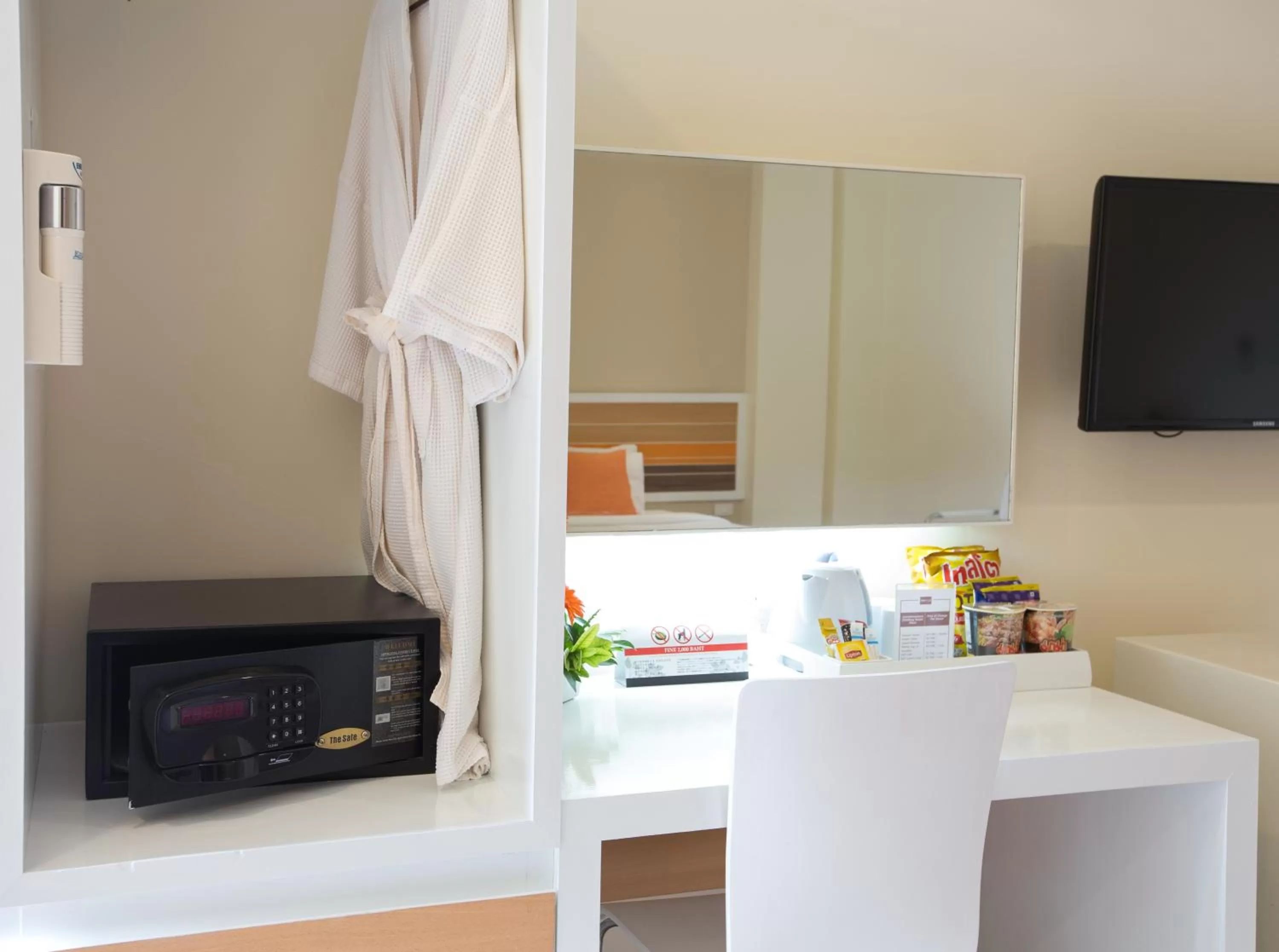 TV and multimedia in Imm Hotel Thaphae Chiang Mai