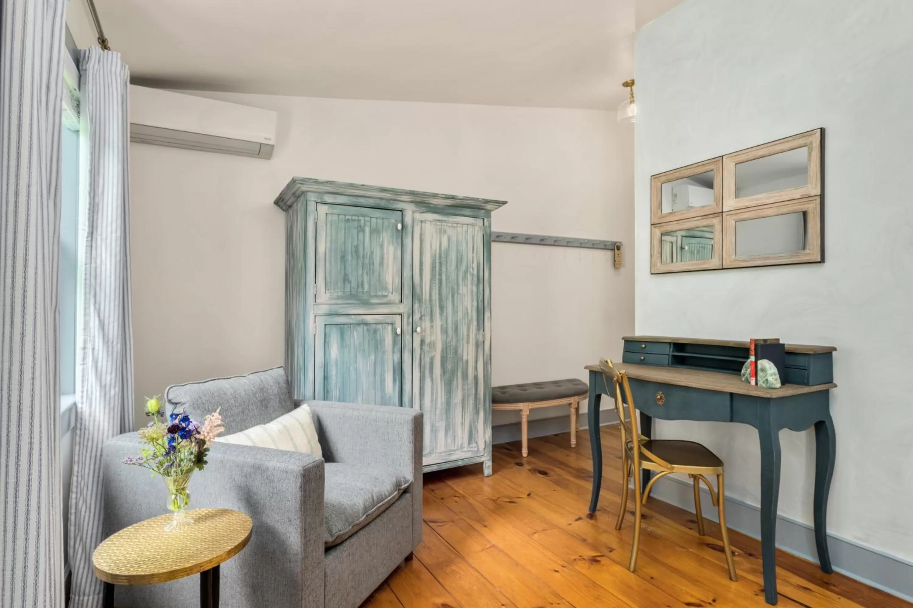 Seating area in Inn at Silver Maple Farm