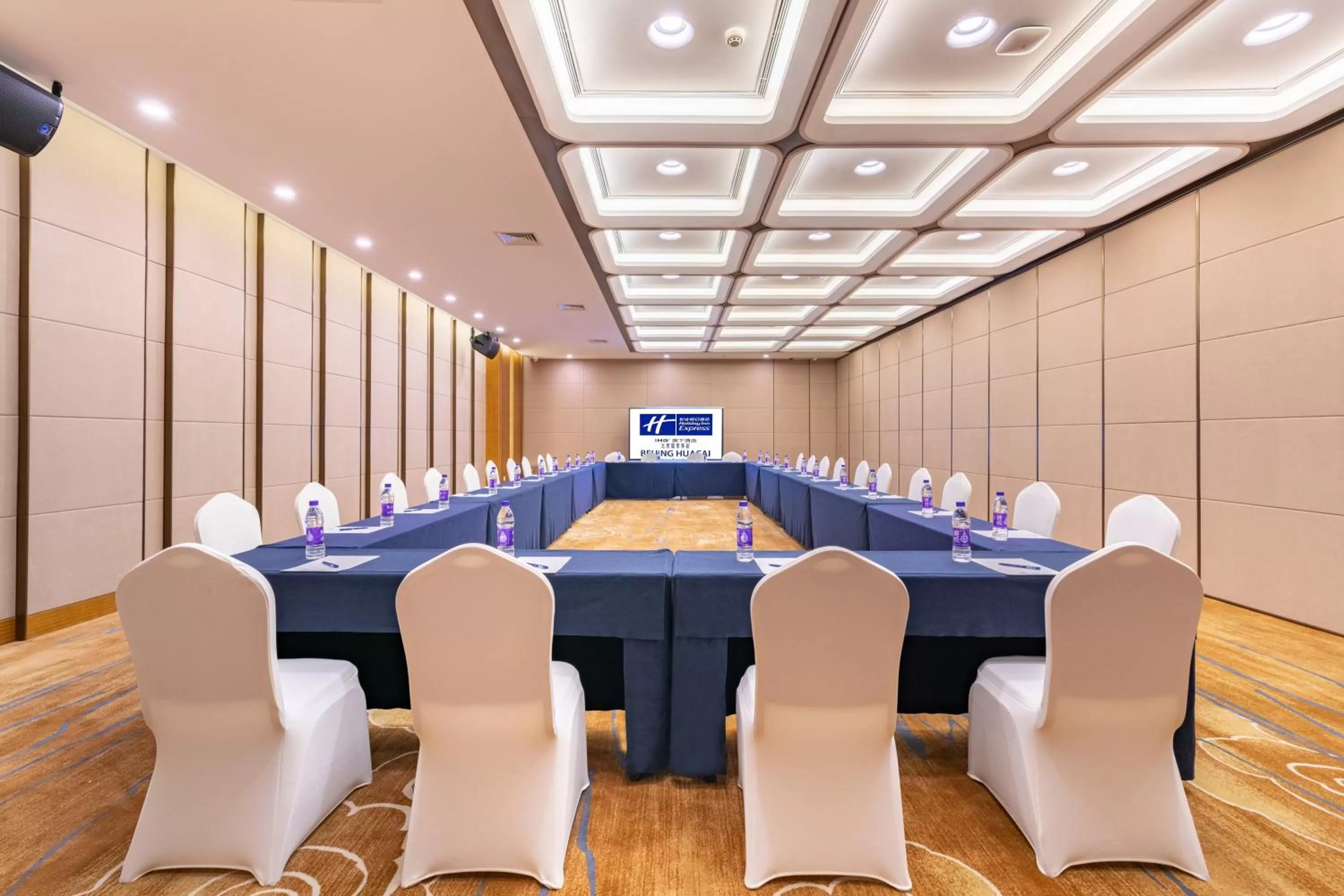 Meeting/conference room in Holiday Inn Express Beijing Wangjing Center by IHG