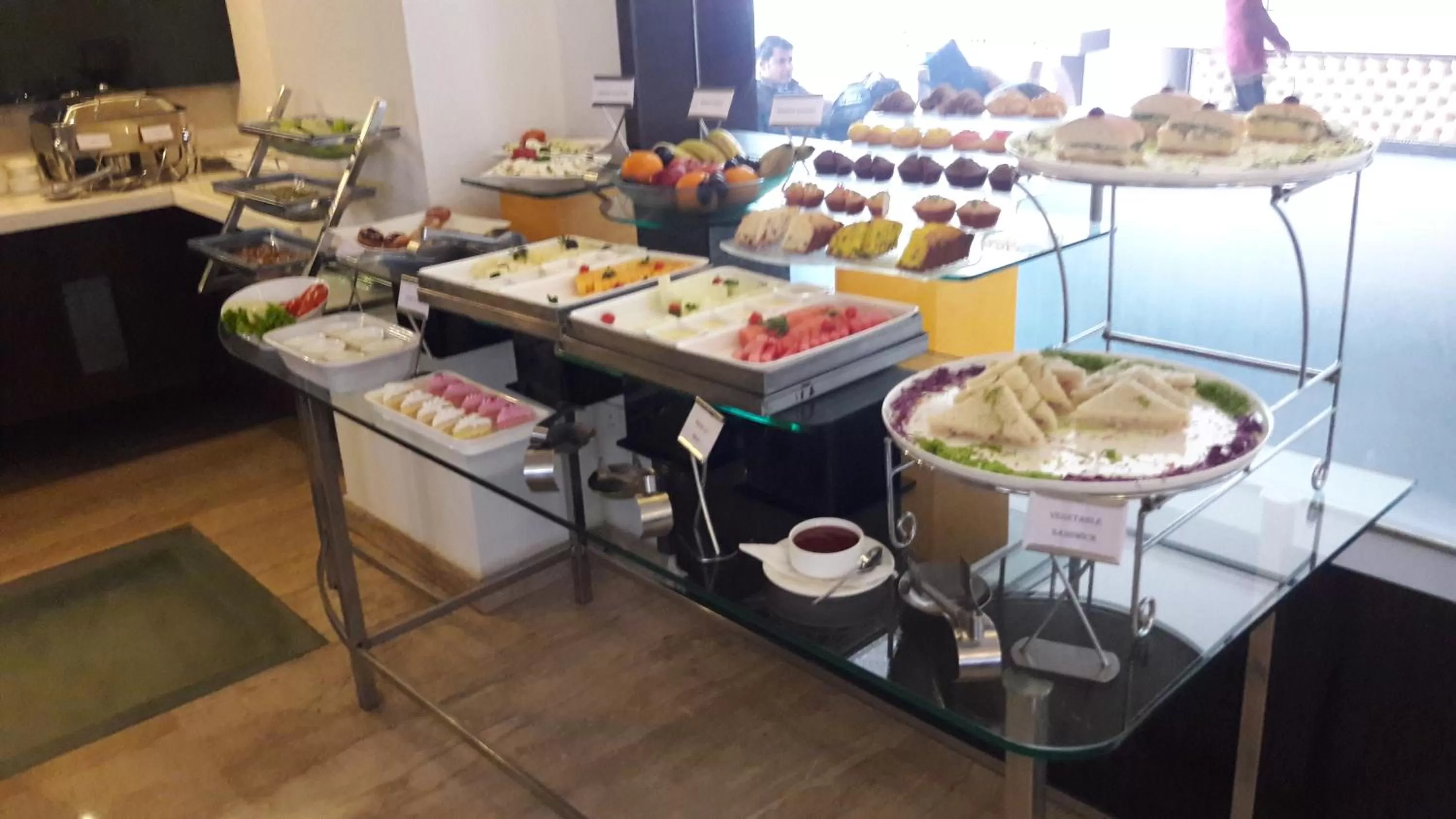 Buffet breakfast in Best Western Maryland