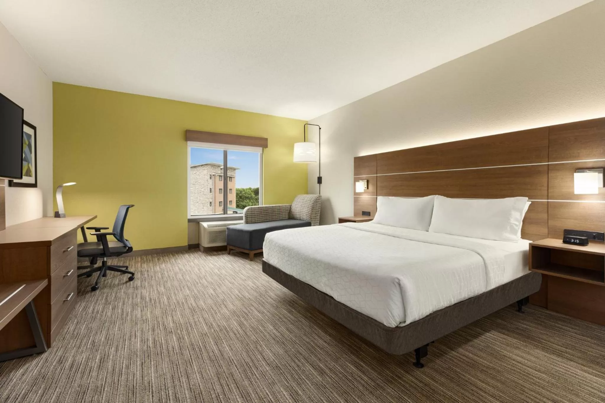 Photo of the whole room, Bed in Holiday Inn Express Hotel and Suites Akron South-Airport Area by IHG