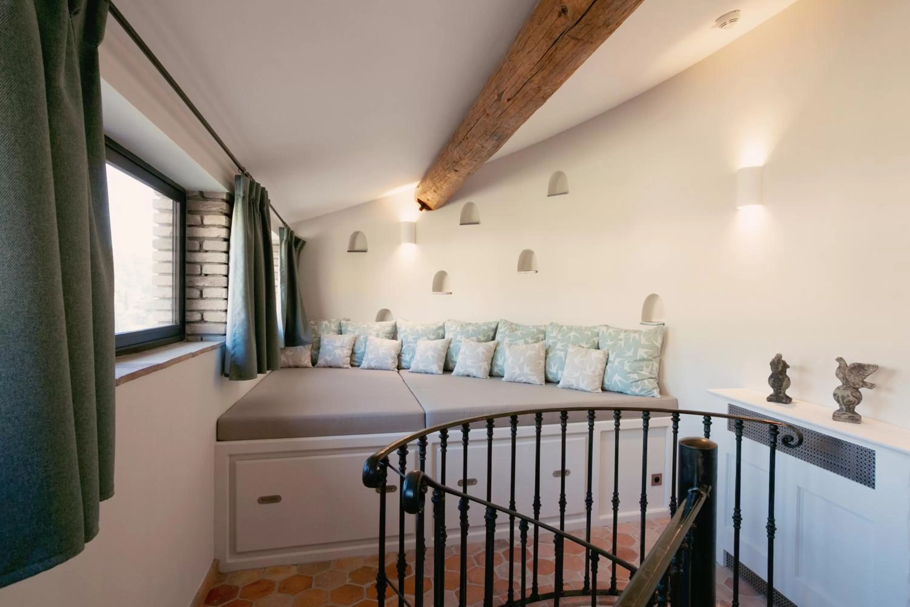 Landmark view, Bed in LOU CALEN