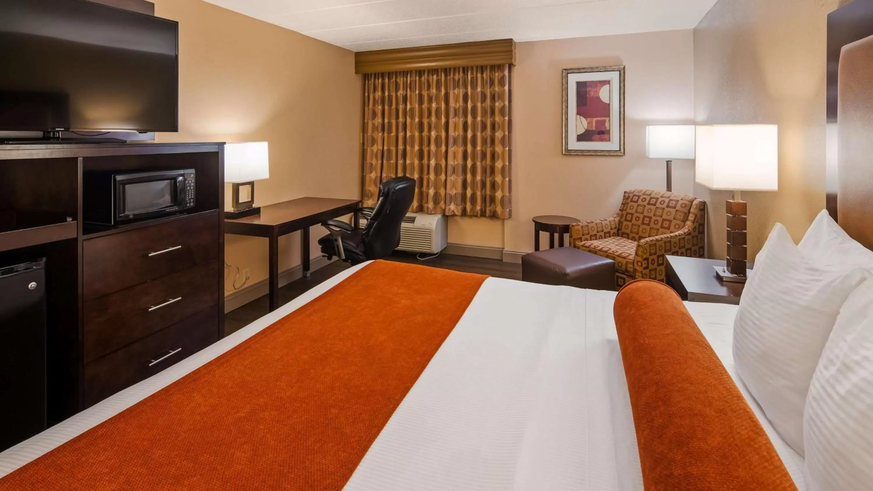 Photo of the whole room, Bed in Best Western Crossroads of the Bluffs