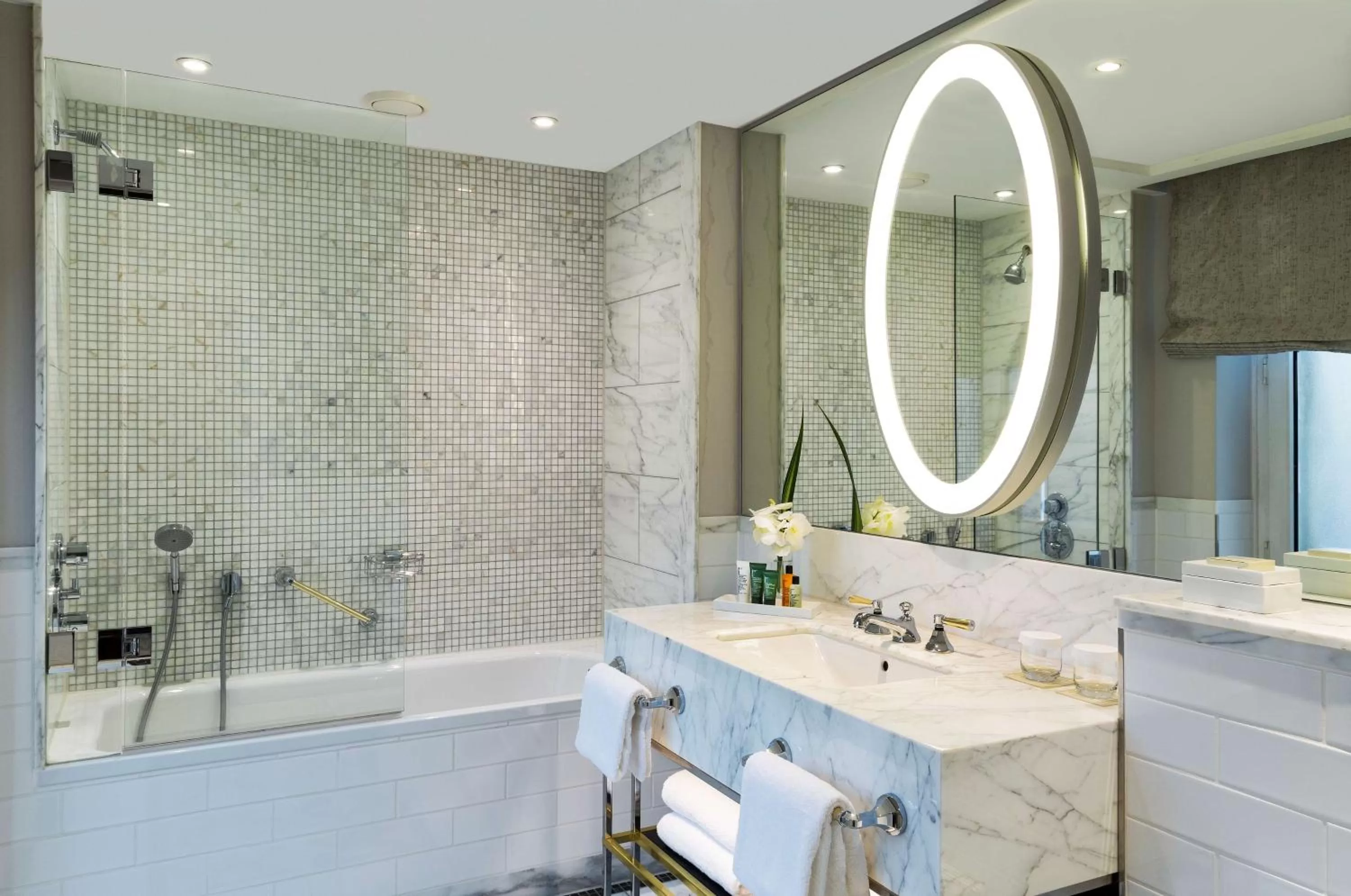 Bathroom in Hilton Paris Opera