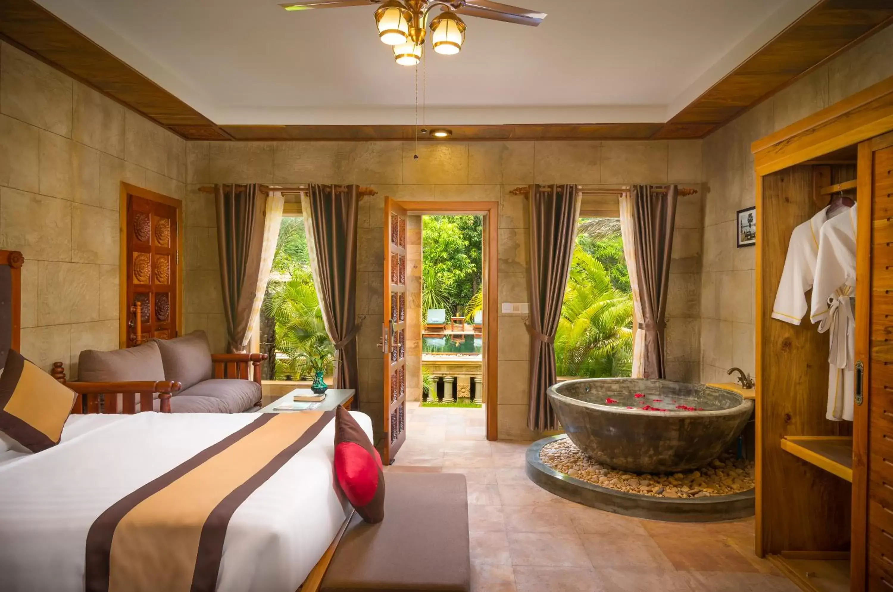 Luxury Suite with Pool View in Model Residence & Spa Luxury Suite with Pool View in Model Residence & Spa