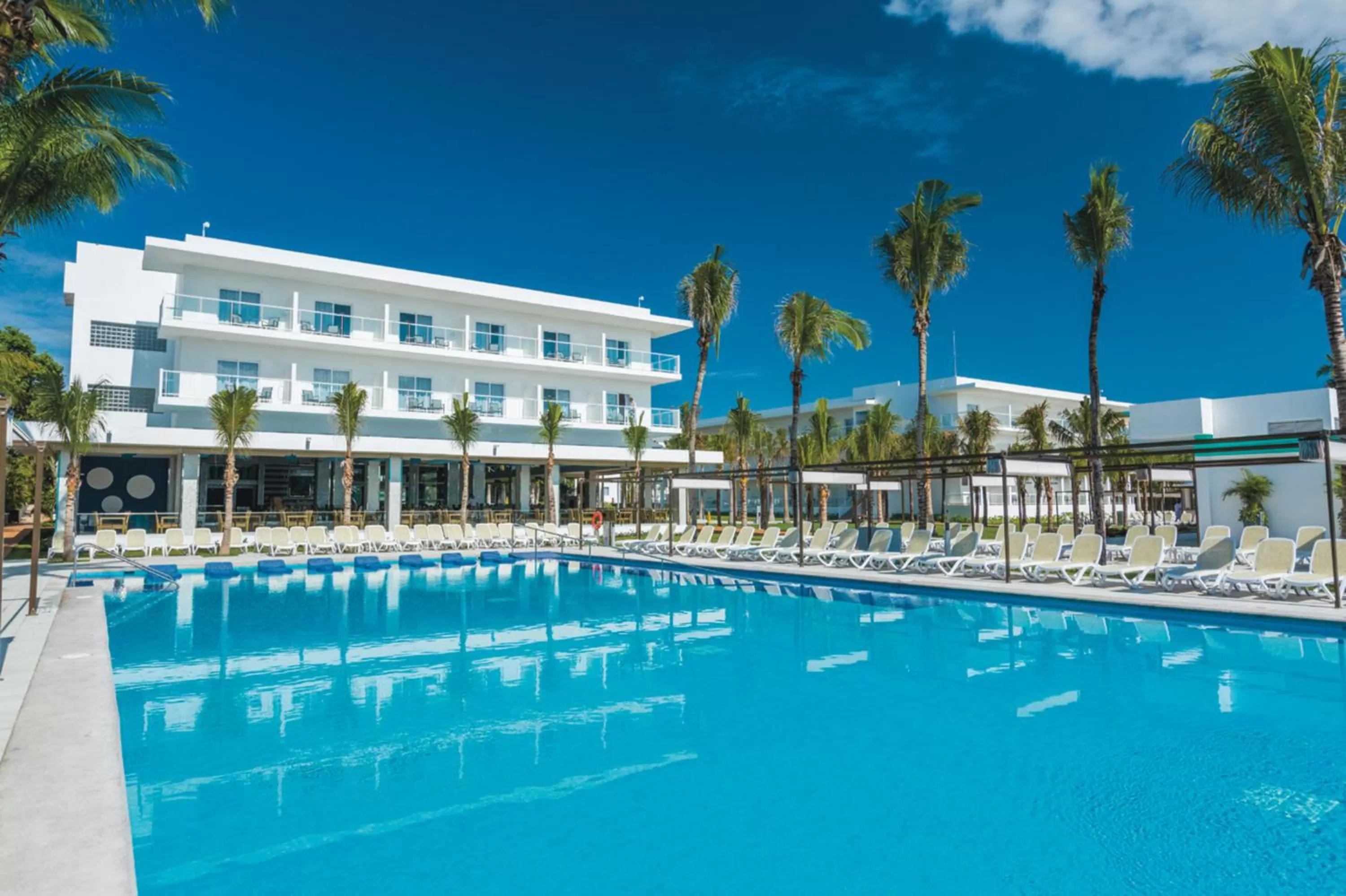 Swimming pool in Riu Playacar - All Inclusive