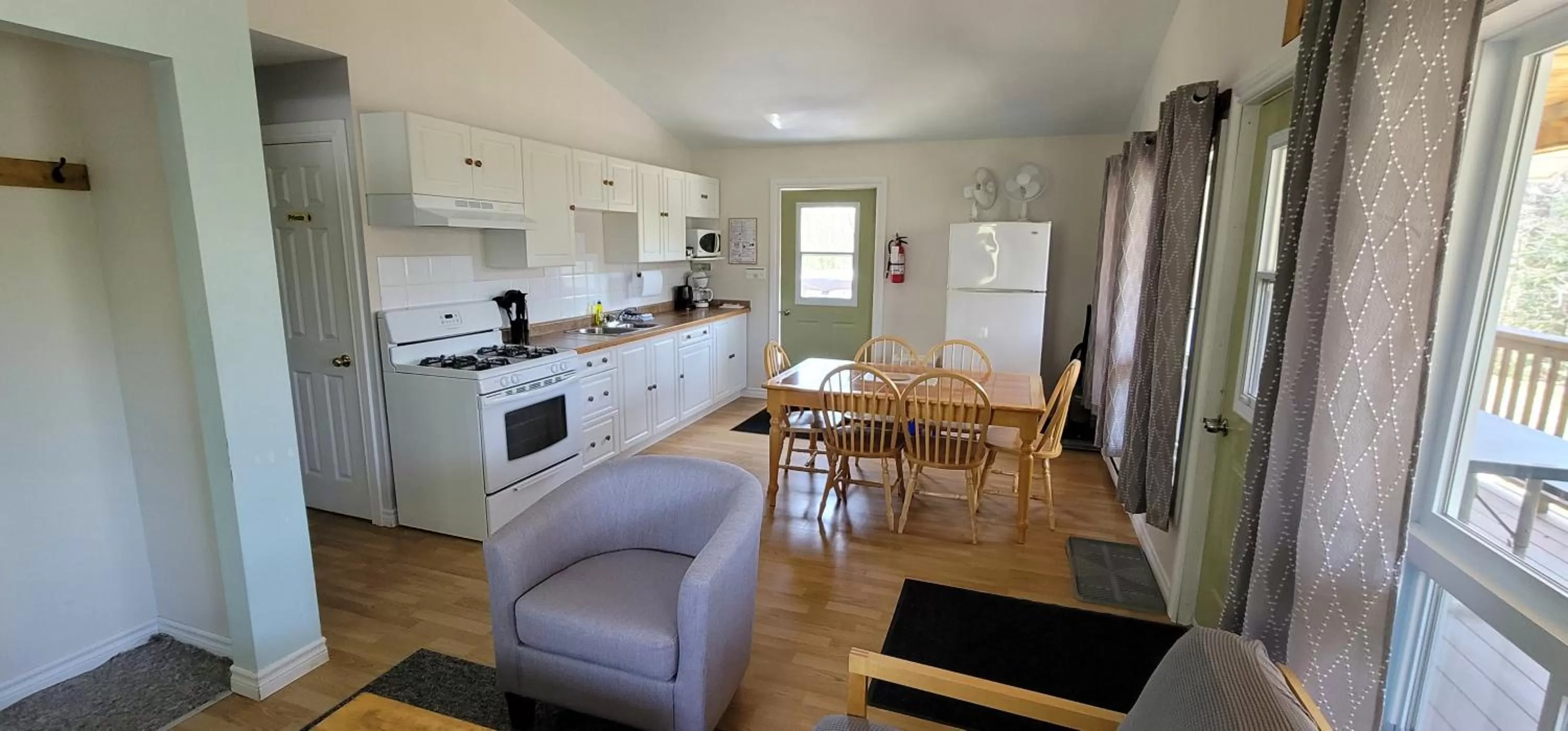 Coffee/tea facilities in Parkway Cottage Resort and Trading Post