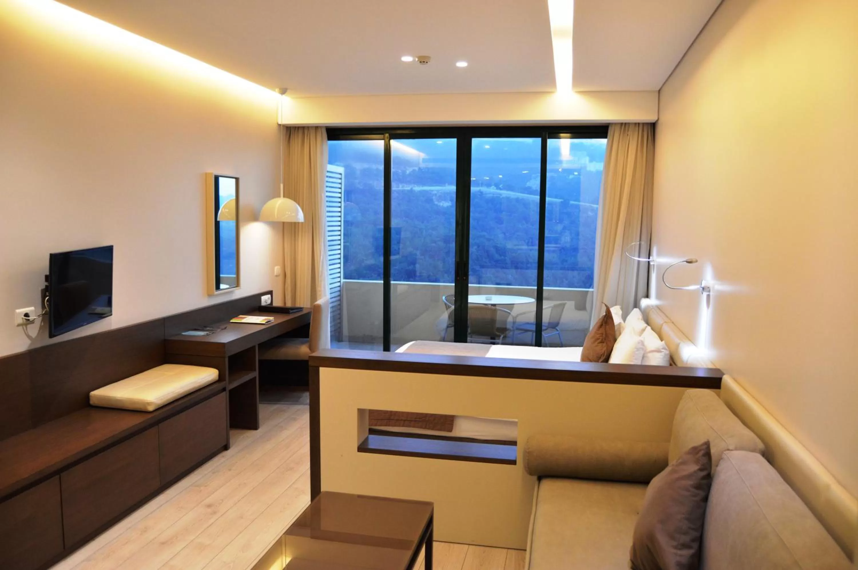 Photo of the whole room, Seating Area in Country Lodge Hotel & Resort Beirut