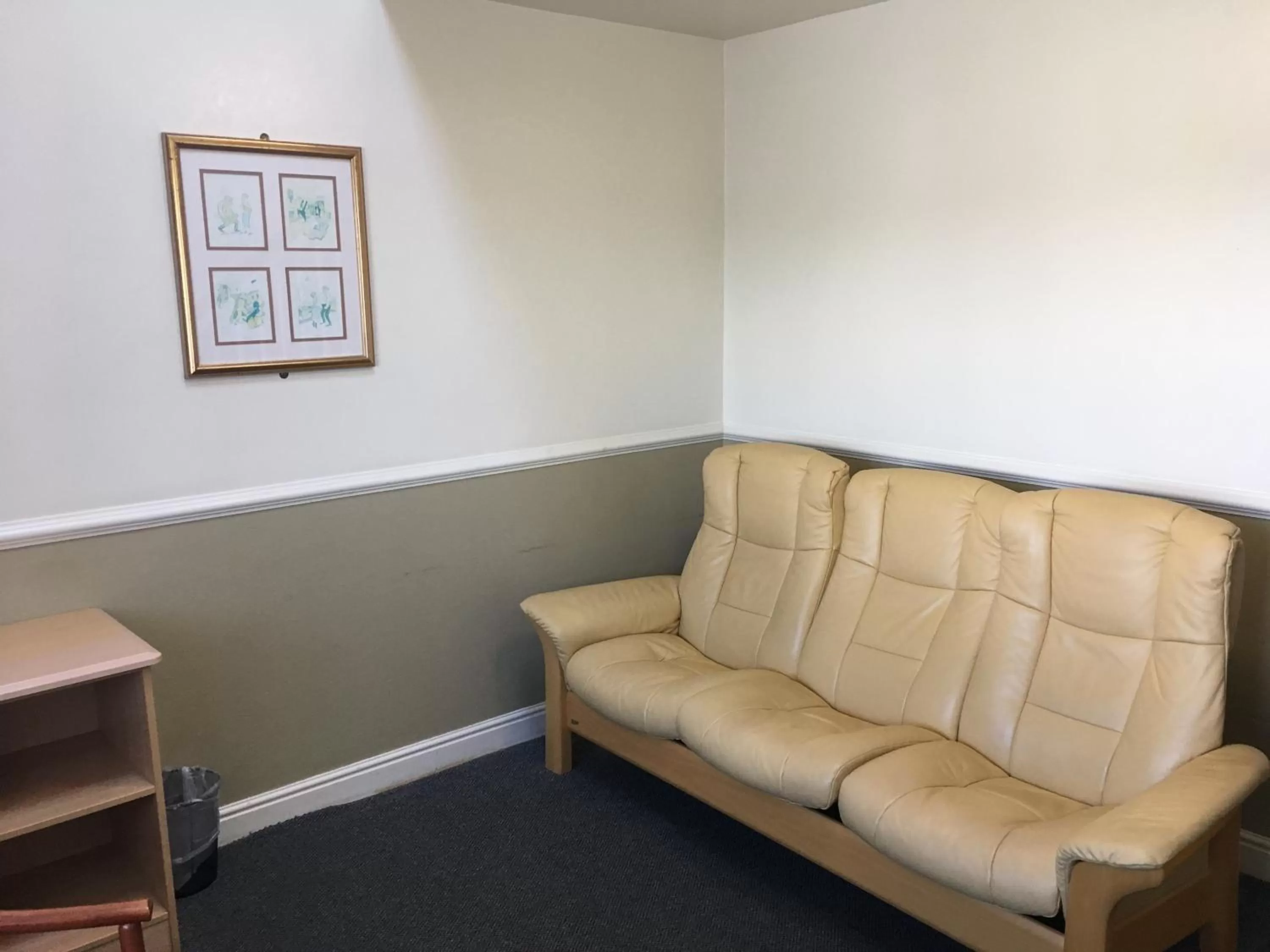 Seating area in Moreton Park Hotel