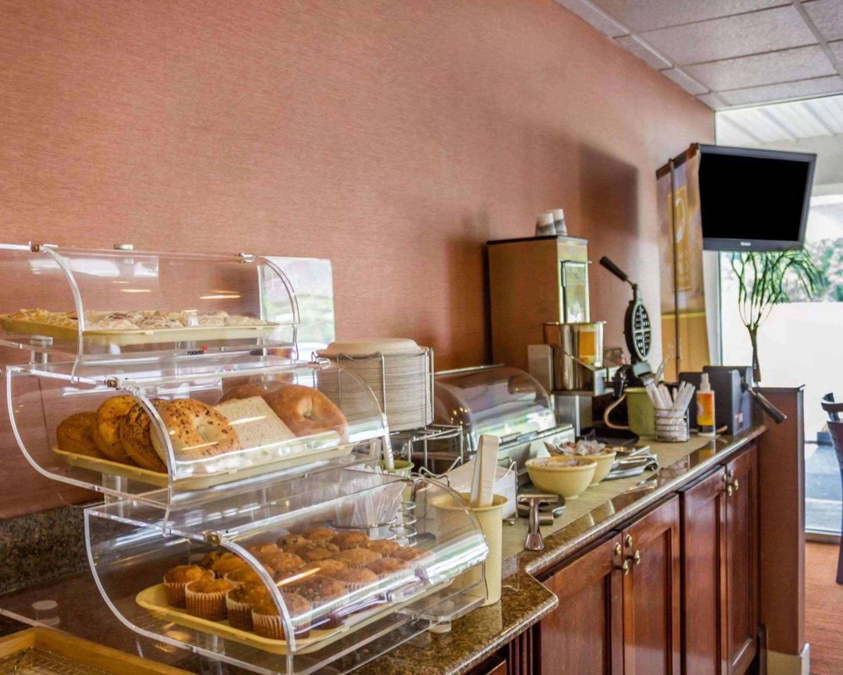 Restaurant/places to eat in Quality Inn Waterbury East