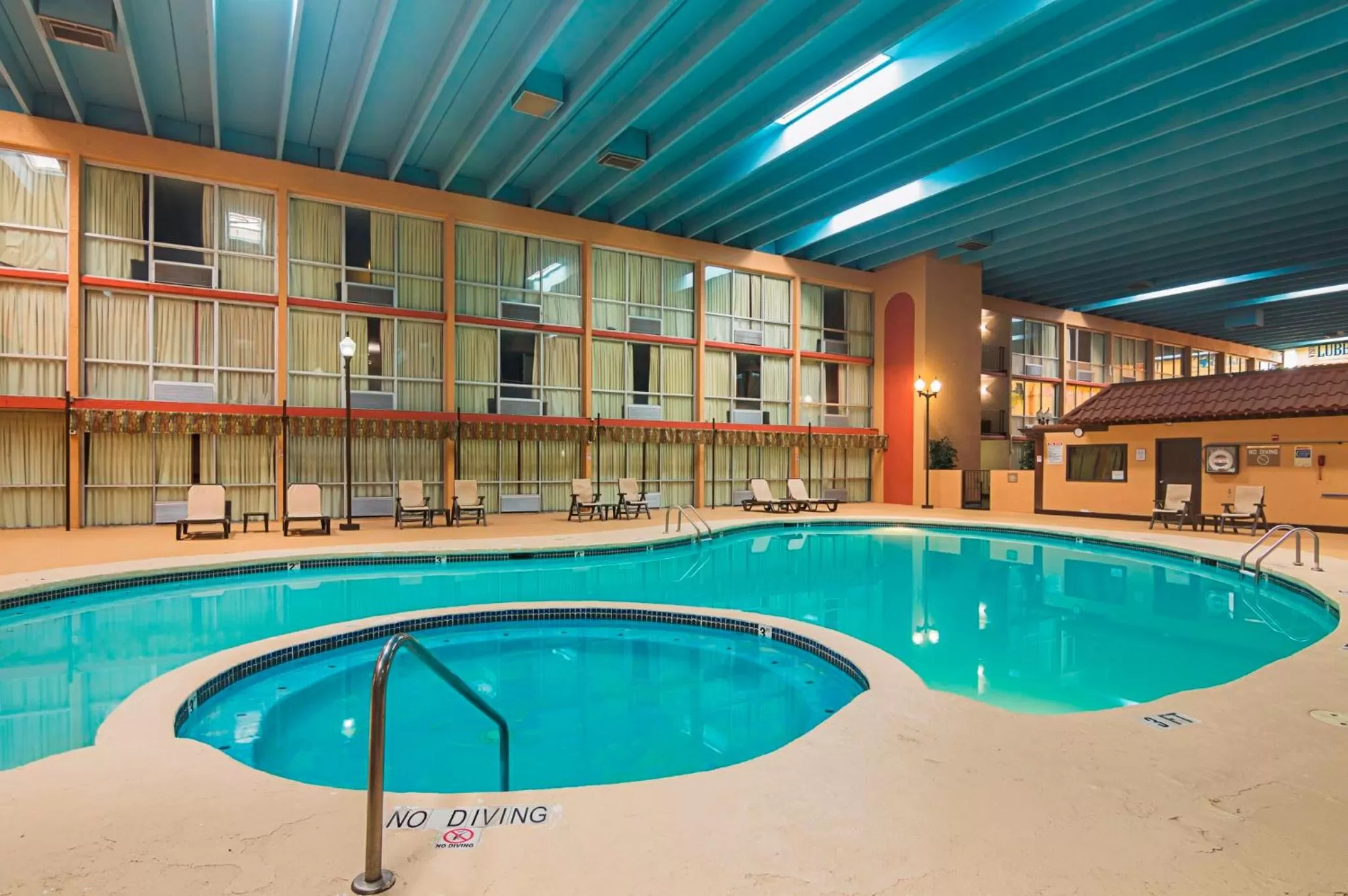 Swimming pool in Red Roof Inn Lubbock