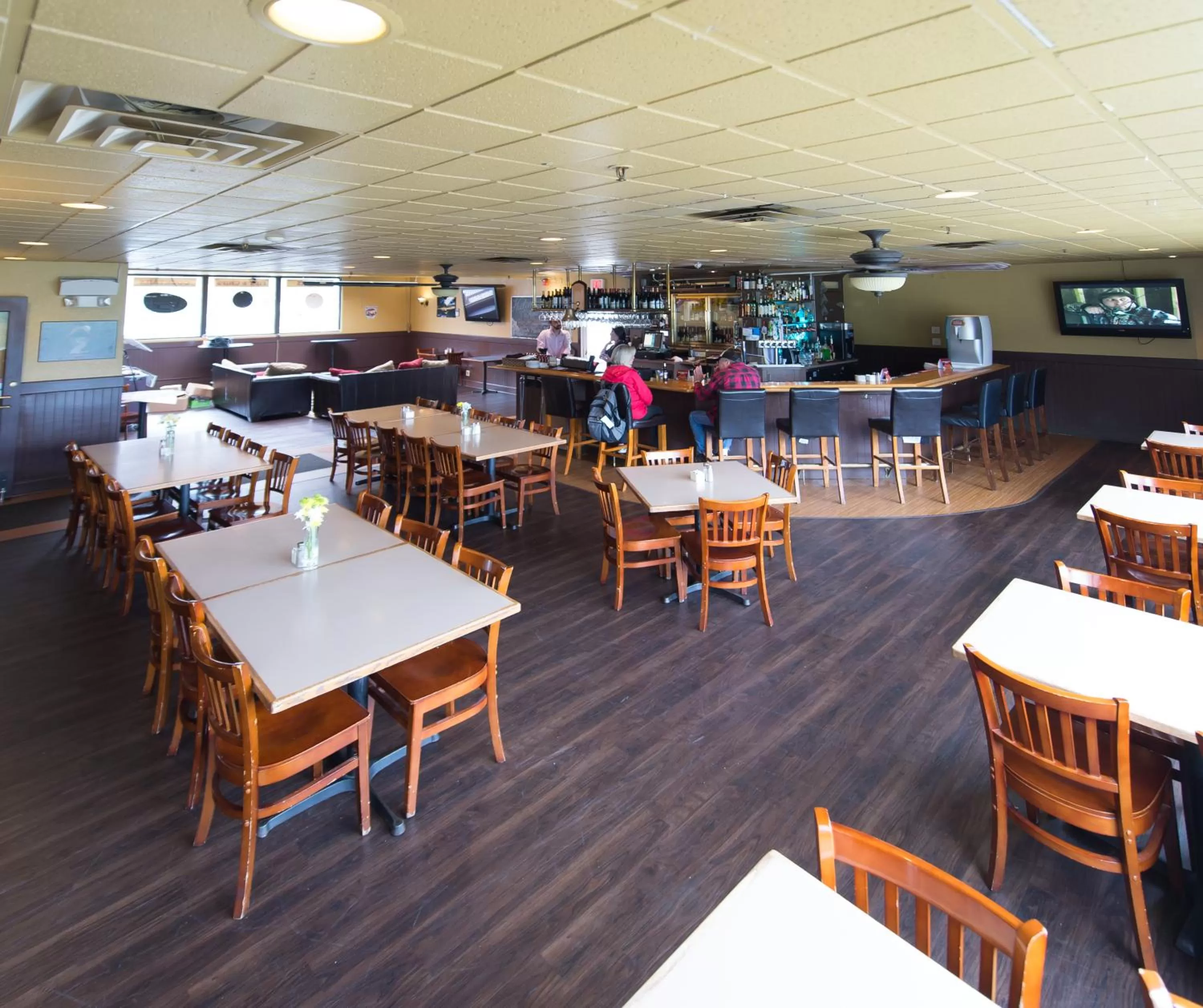 Lounge or bar in Ramada by Wyndham Juneau