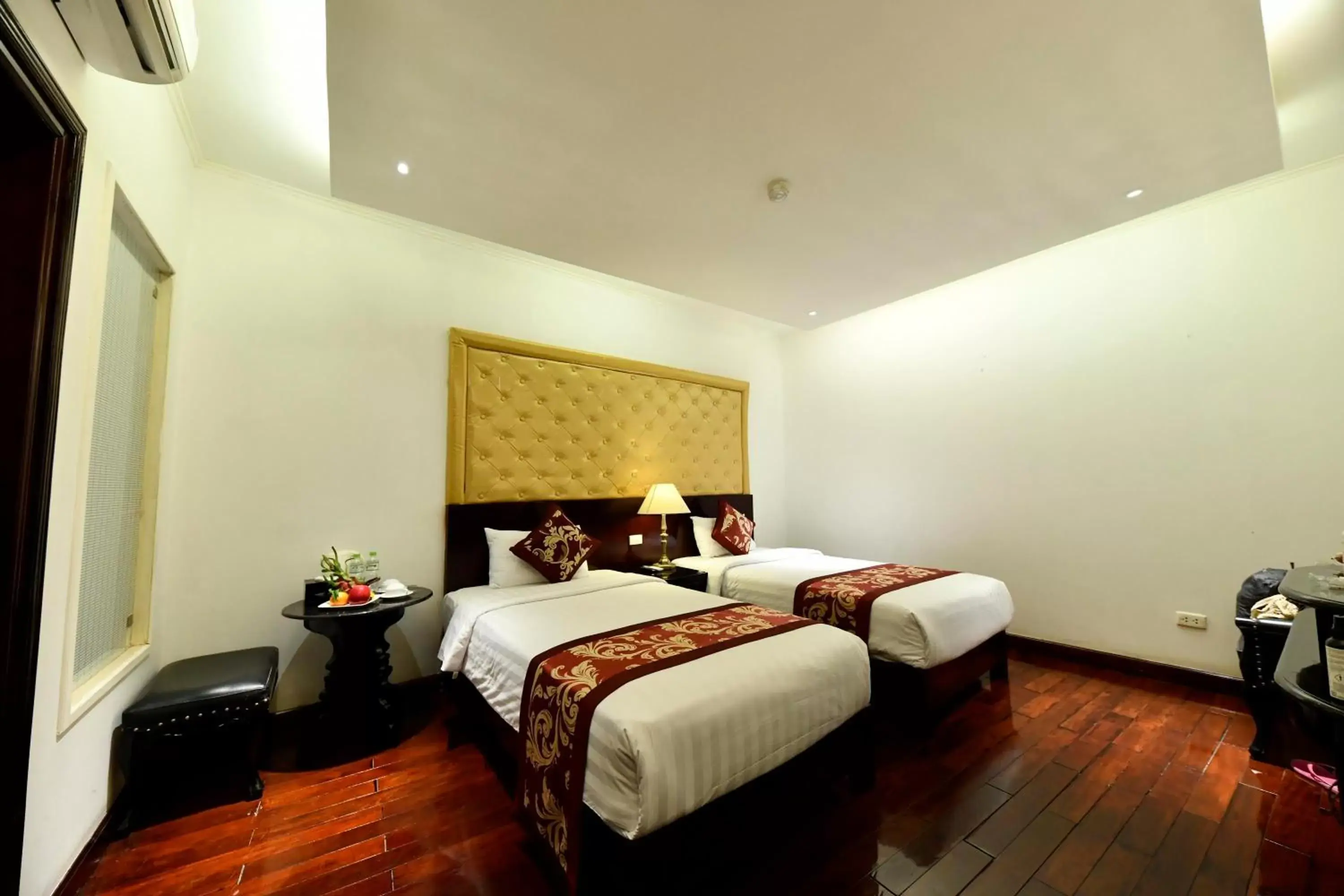 Superior Triple Room in Hanoi Traveller House Superior Triple Room in Hanoi Traveller House