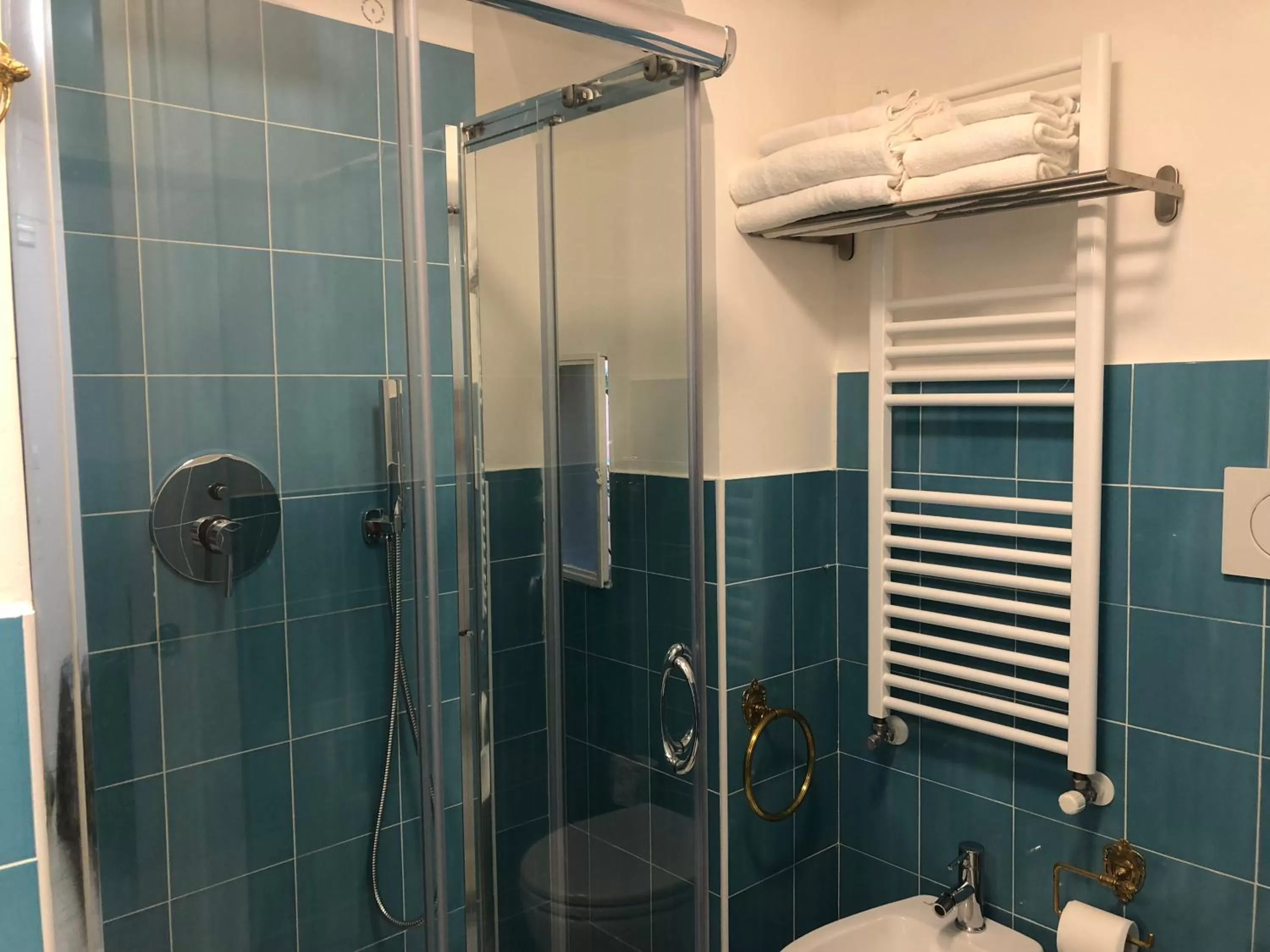 Shower in Al Mascaron Ridente