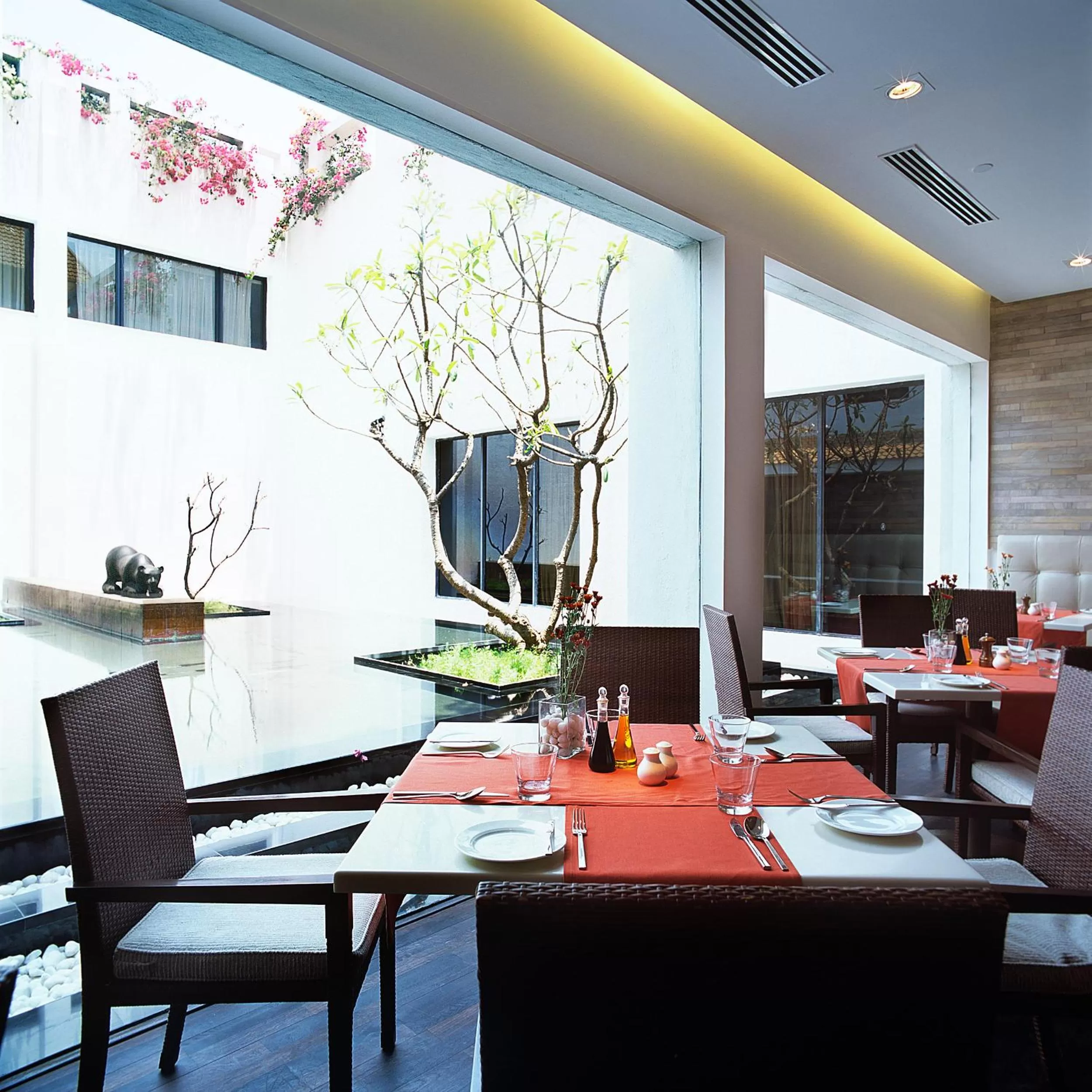 Restaurant/places to eat in Trident Chennai