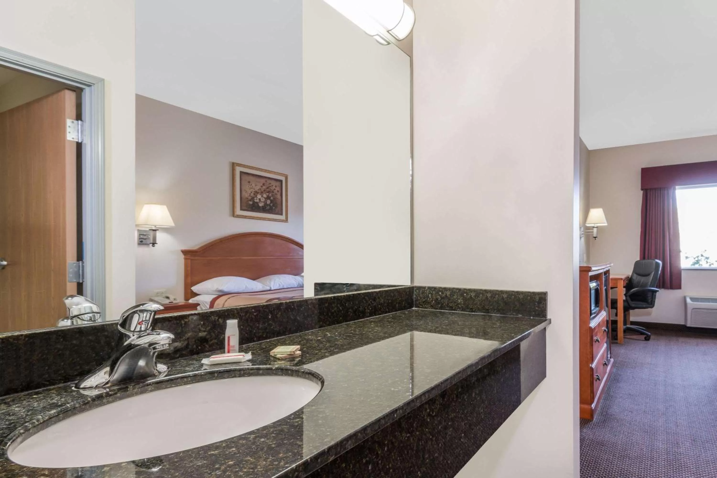 Bathroom, Bed in Super 8 by Wyndham Salina