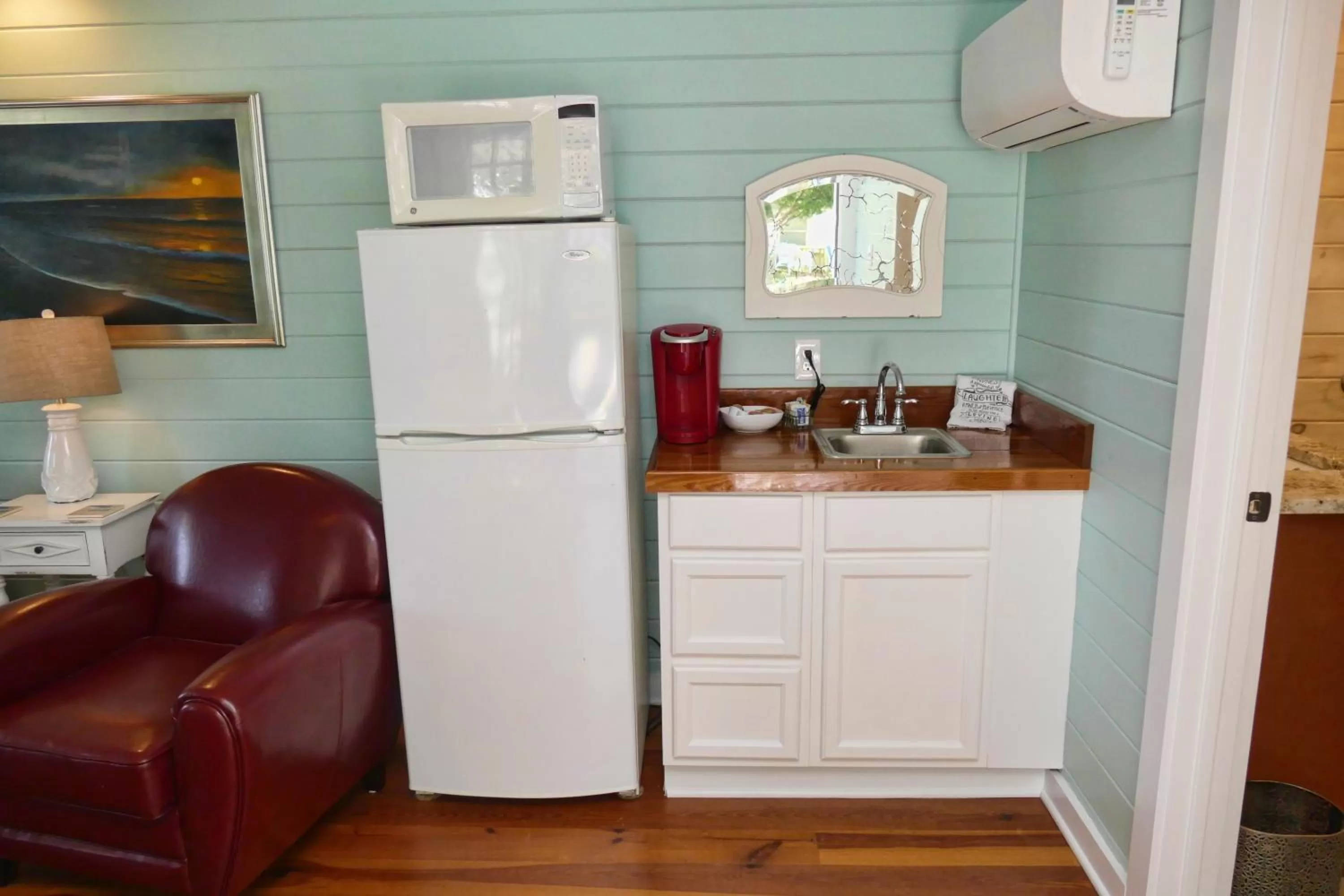Kitchen or kitchenette in Beachview Inn and Spa
