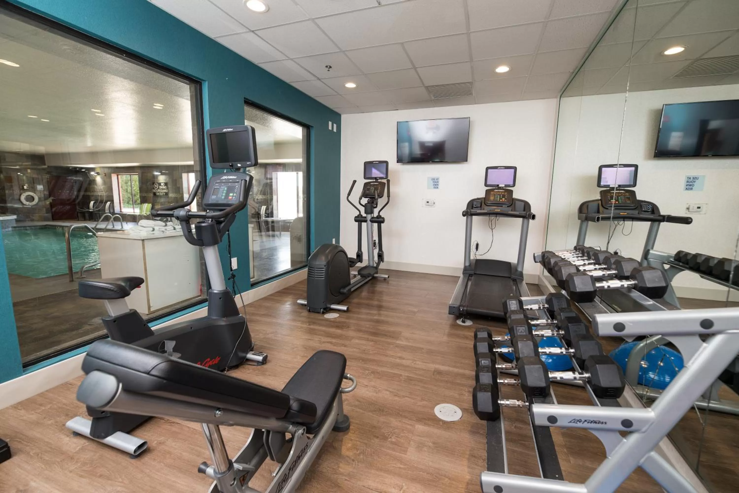 Fitness centre/facilities in Holiday Inn Express Hotel & Suites Clinton by IHG