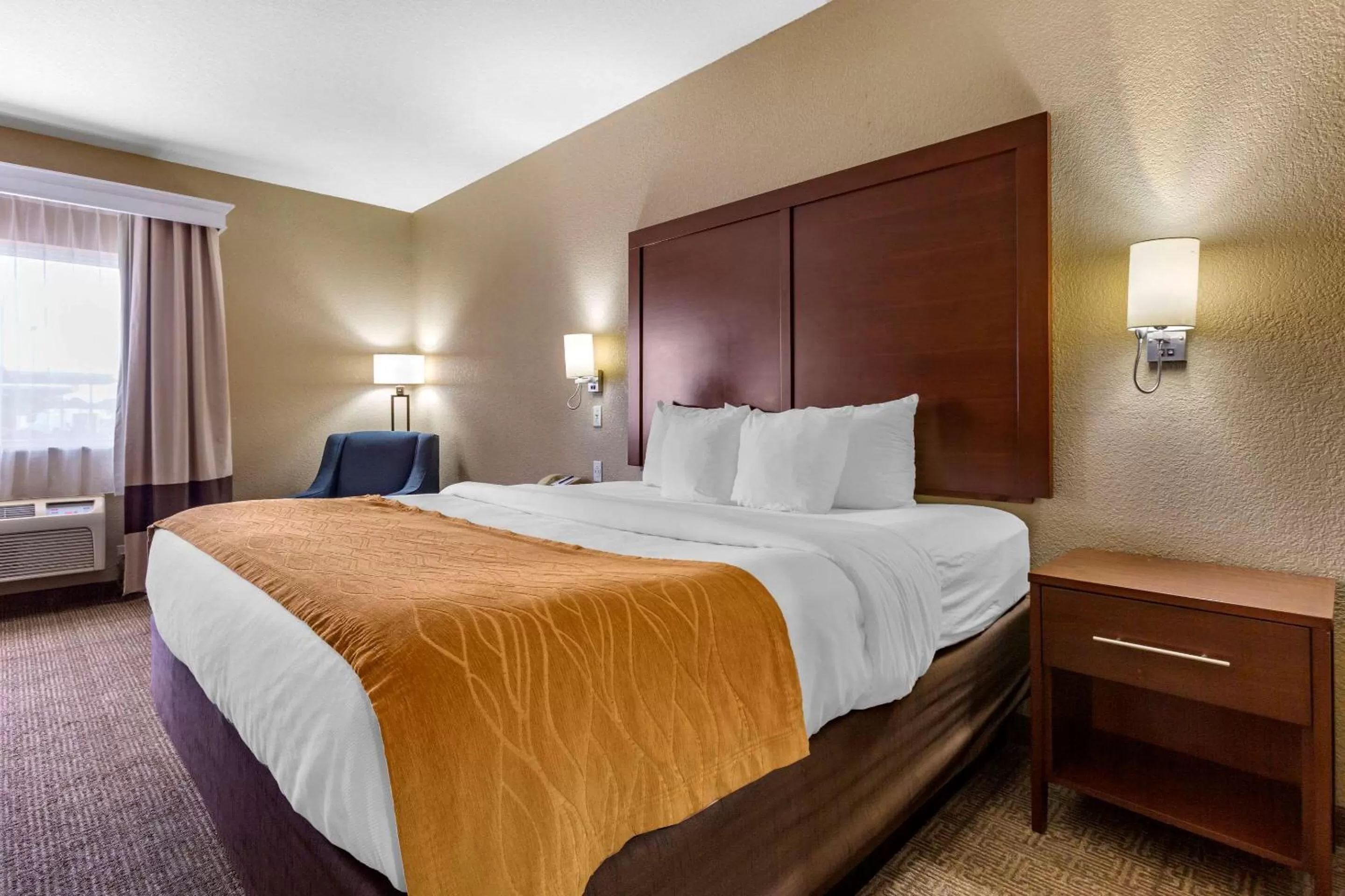 Photo of the whole room, Bed in Comfort Inn & Suites Deming