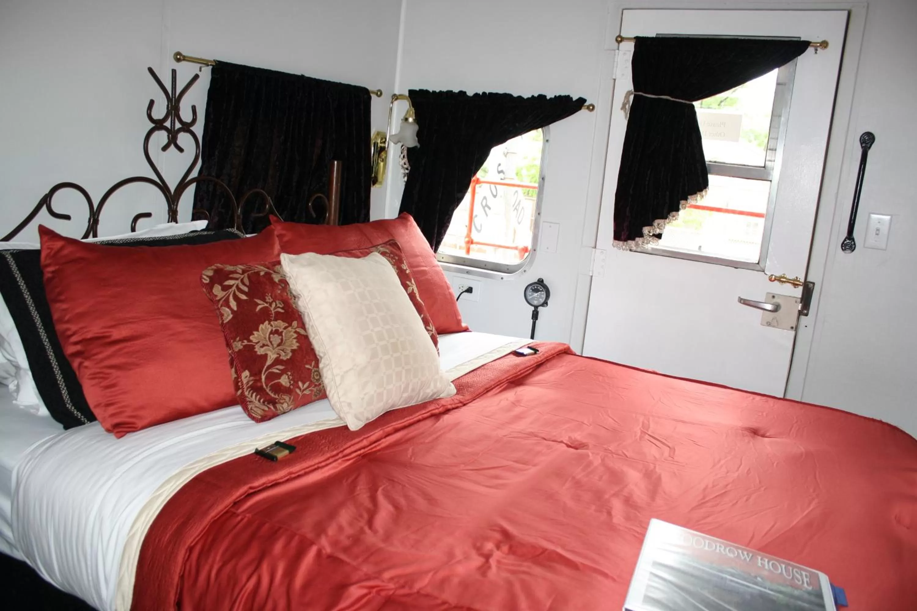 Decorative detail, Bed in Woodrow House Bed & Breakfast