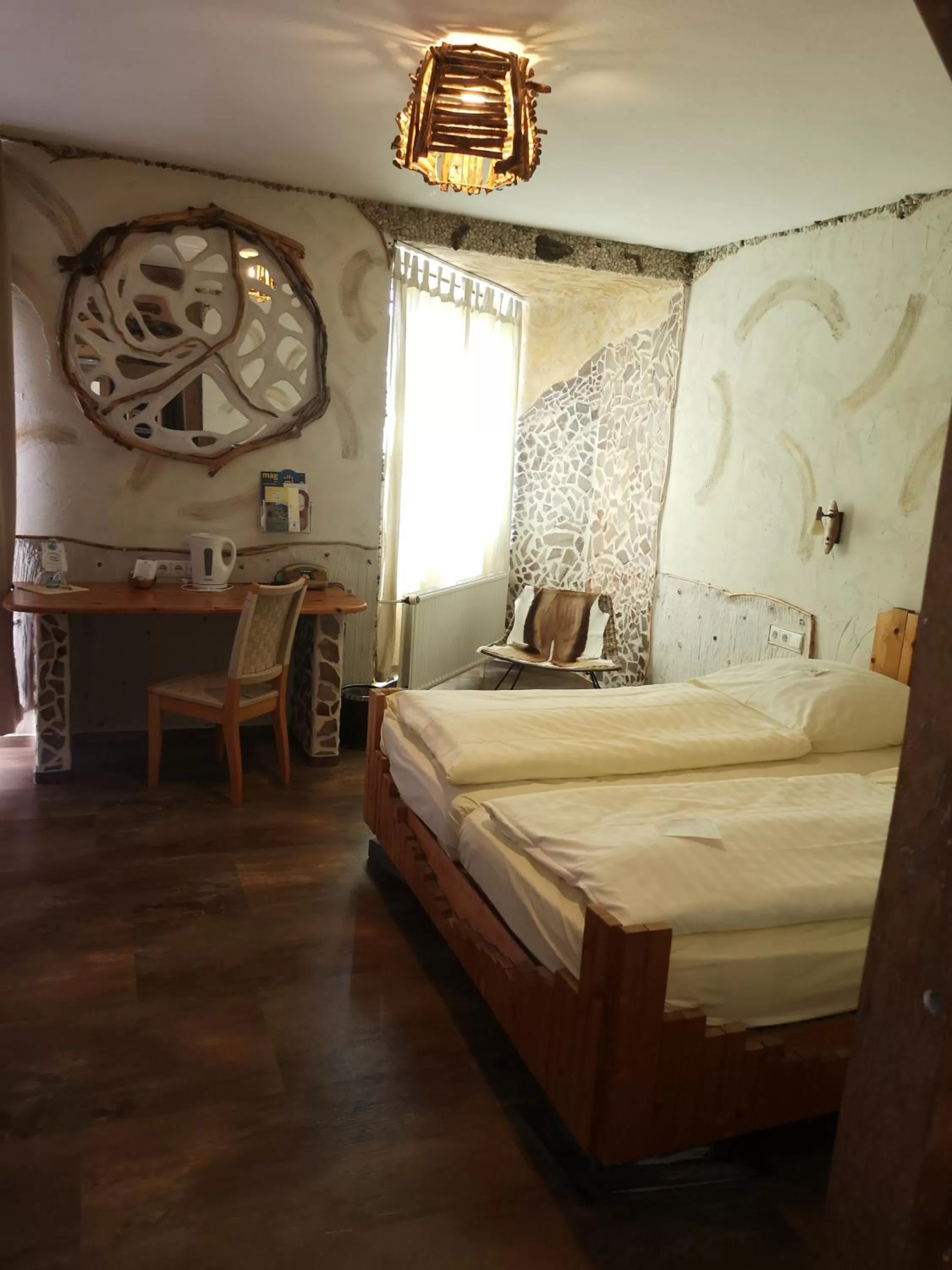 Bedroom, Bed in Hotel Goldflair am Rathaus