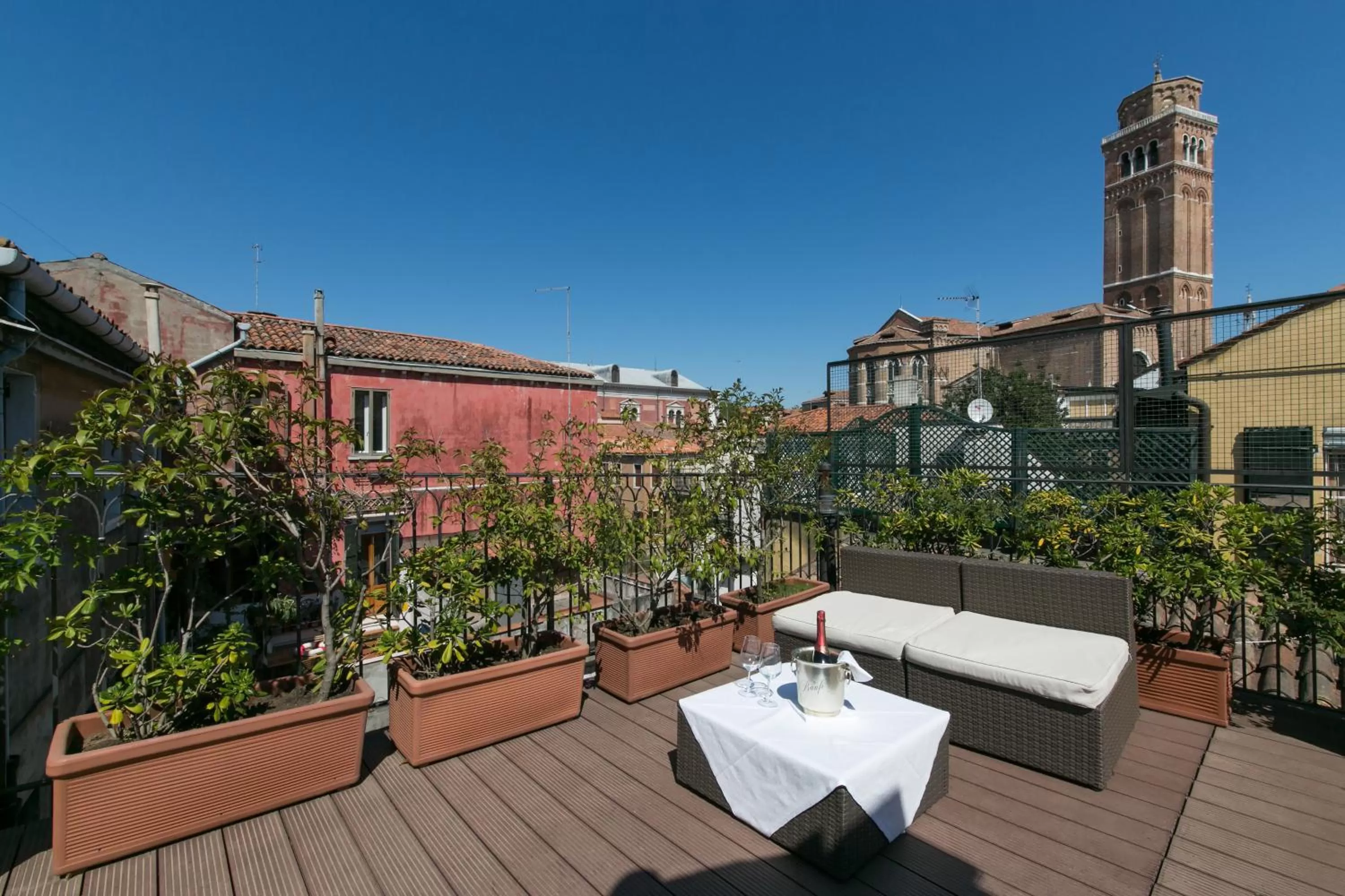 Property building in Hotel Pantalon