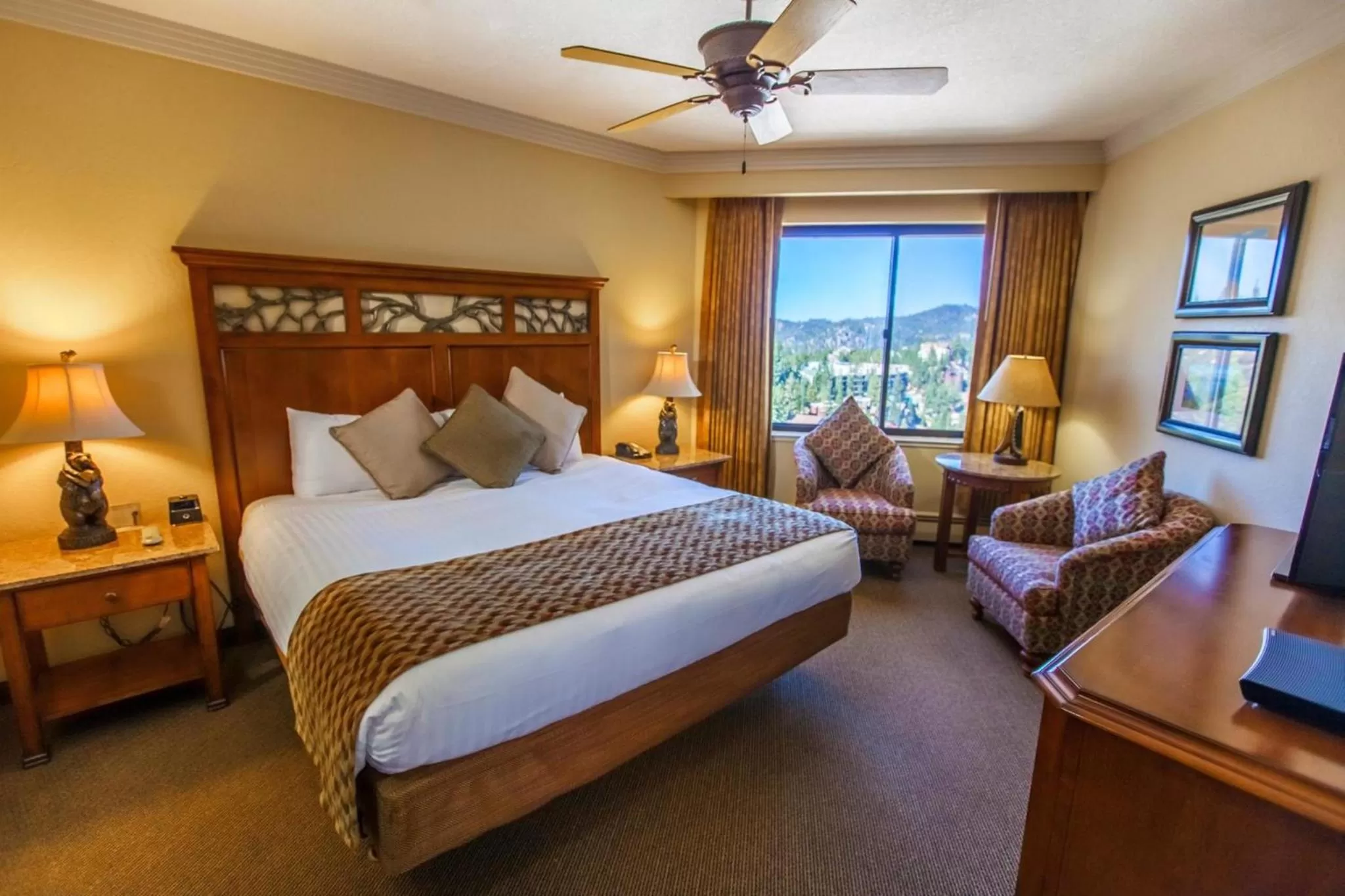 Photo of the whole room, Bed in Holiday Inn Club Vacations - Tahoe Ridge Resort