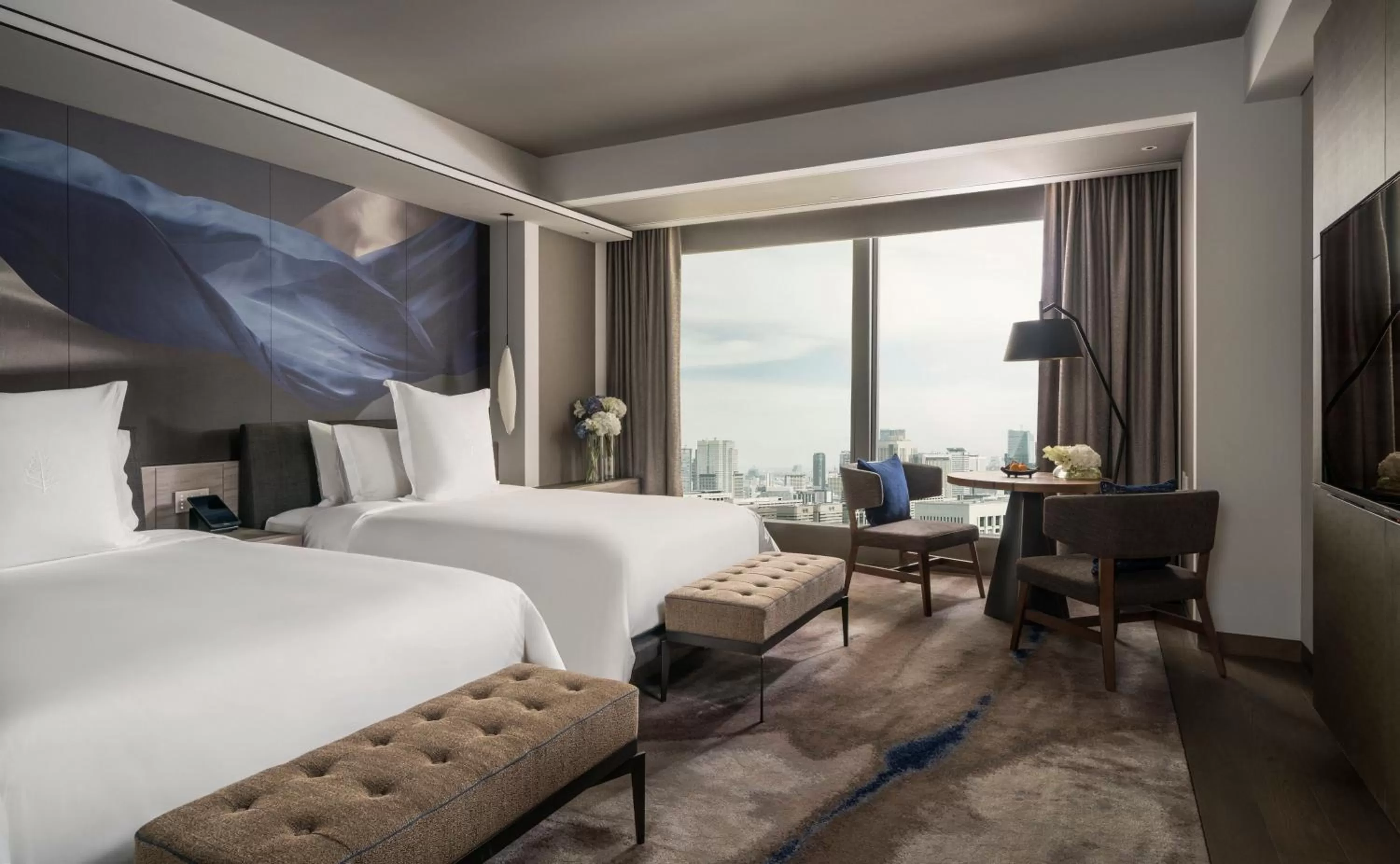 Bedroom in Four Seasons Hotel Tokyo at Otemachi