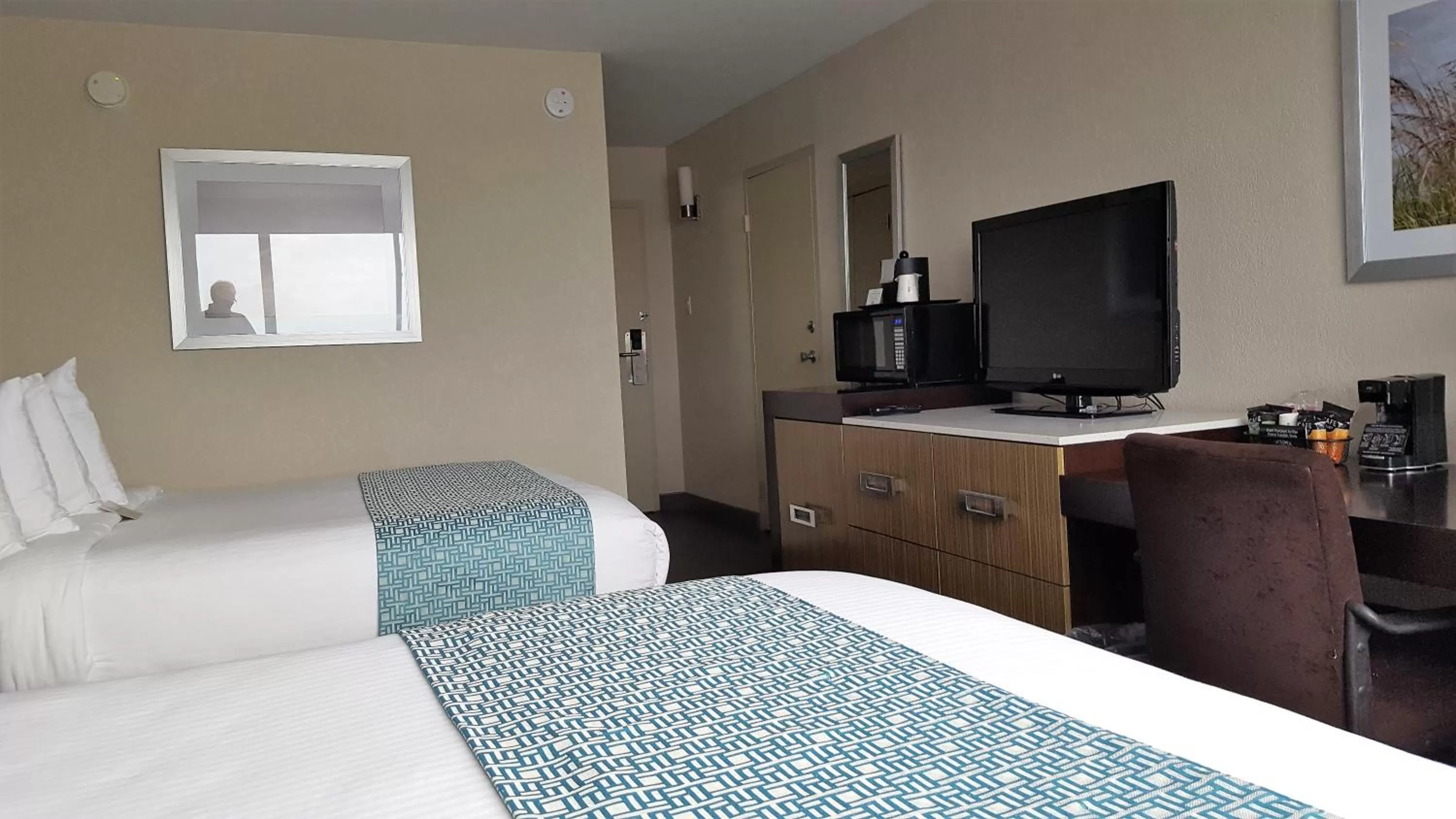 Bedroom, Bed in Wyndham Garden Kenosha Harborside