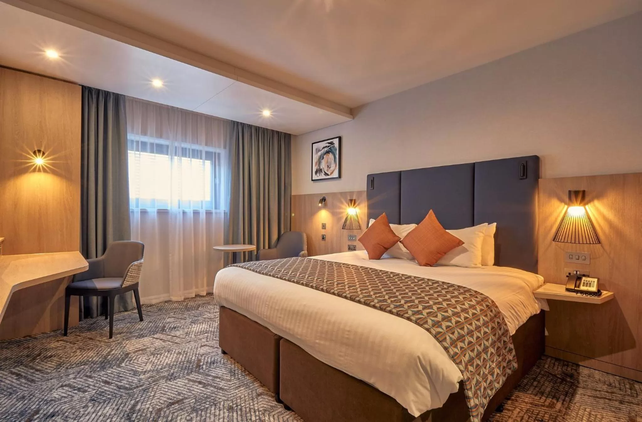 Photo of the whole room, Bed in Crowne Plaza Reading