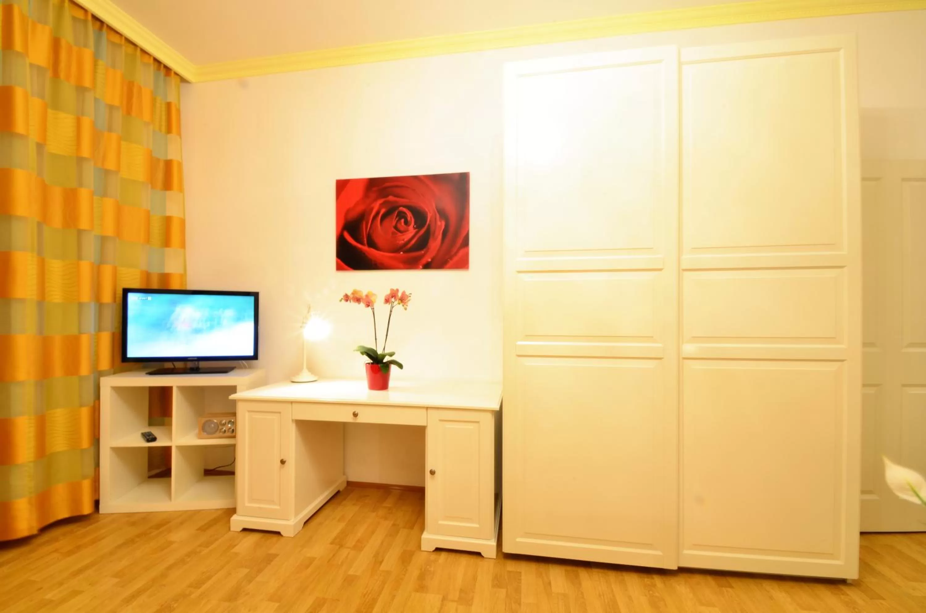 TV and multimedia in AJO Apartments - Messe City Flat - Self-Check-in