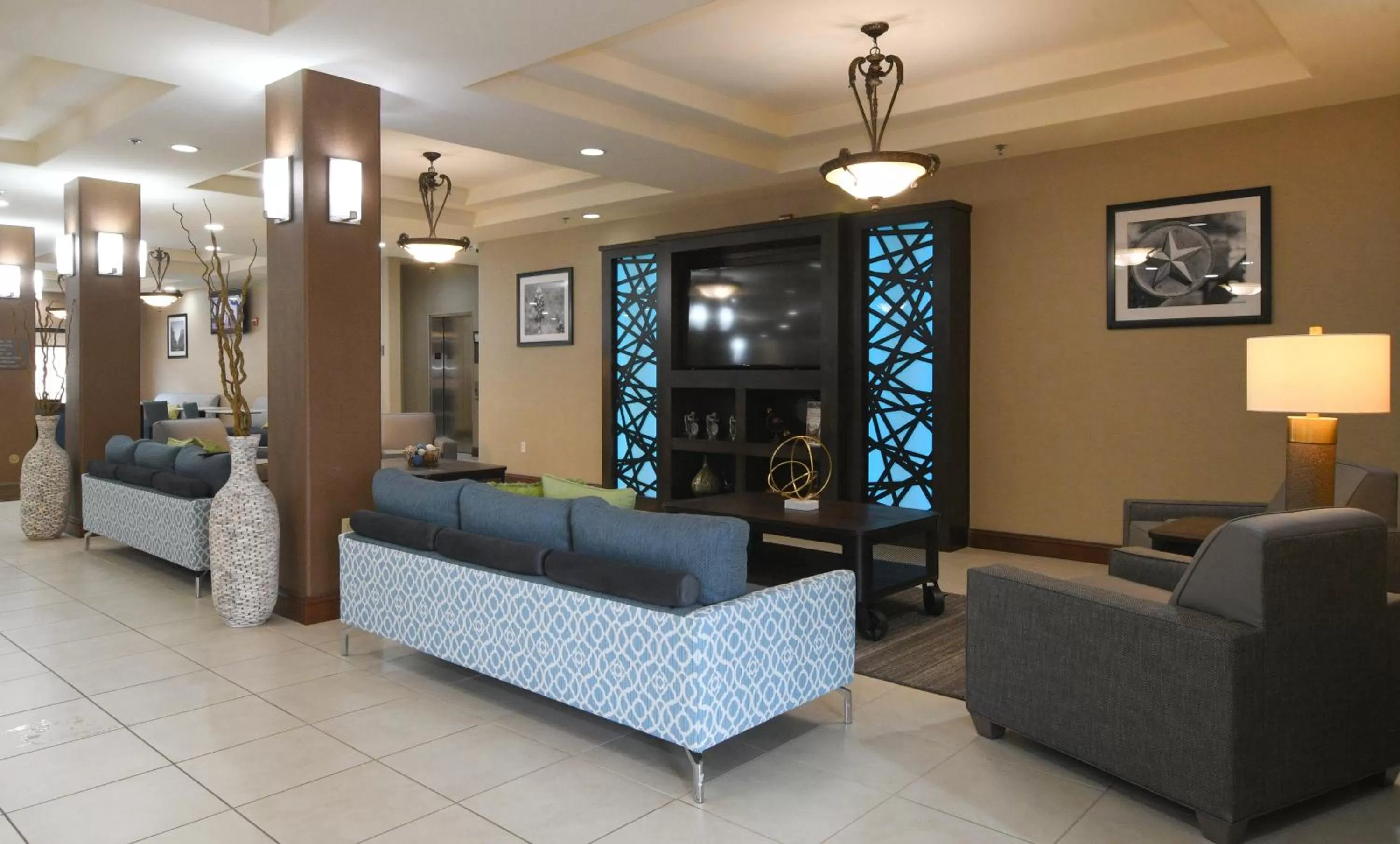 Seating area in Baymont Inn & Suites by Wyndham Glen Rose