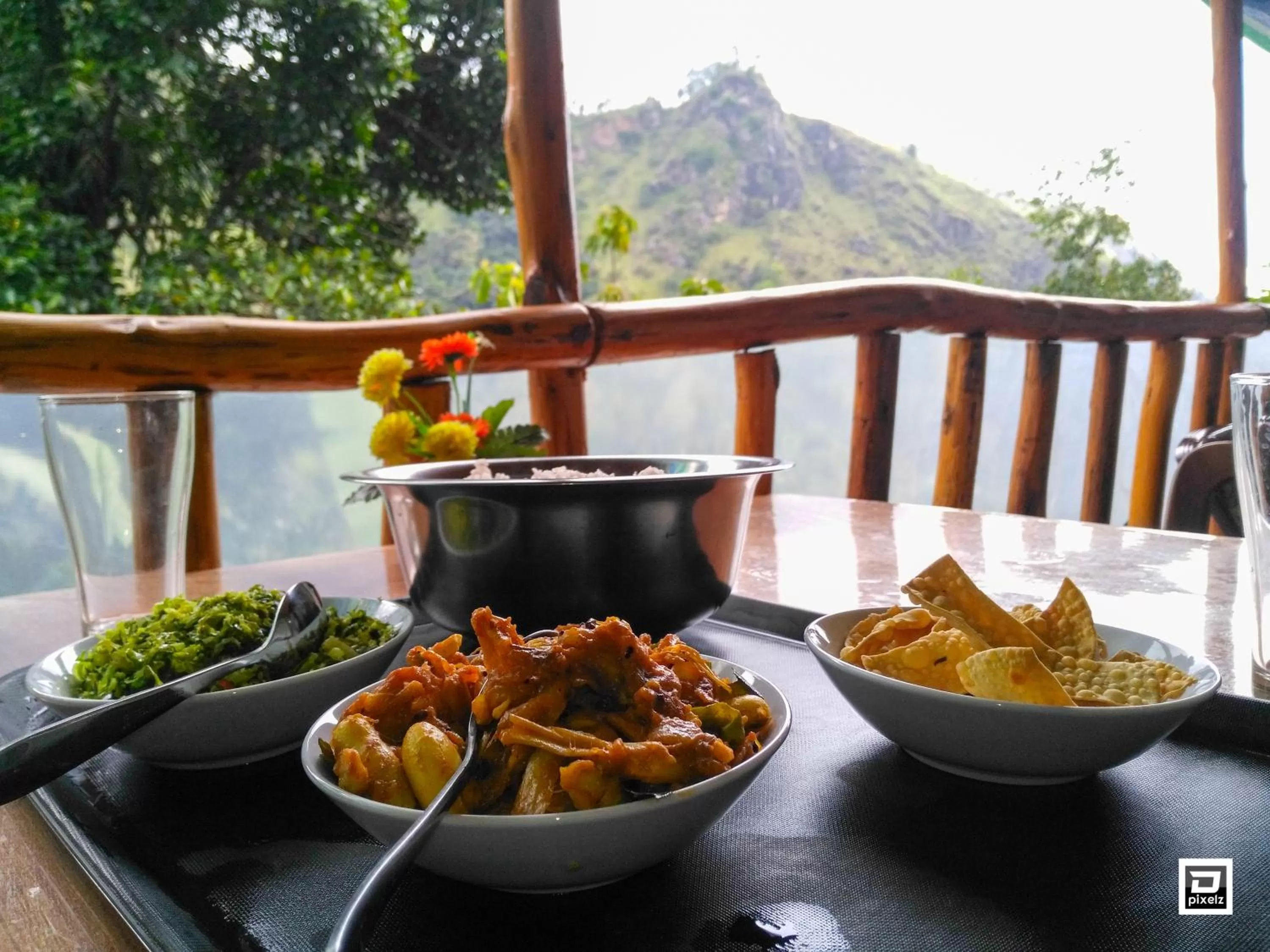 Breakfast in Ella River Face Inn